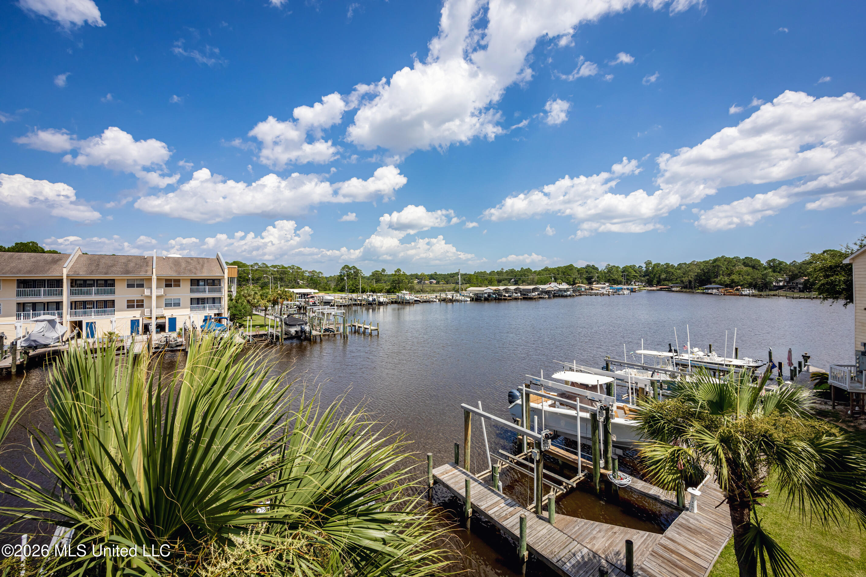 2421 Beachview Drive Property Photo 5