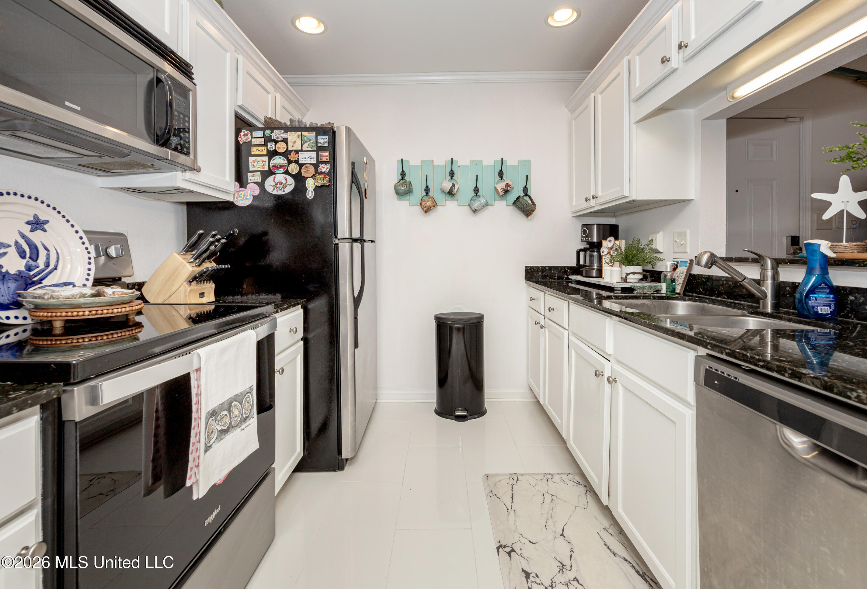 2421 Beachview Drive Property Photo 16