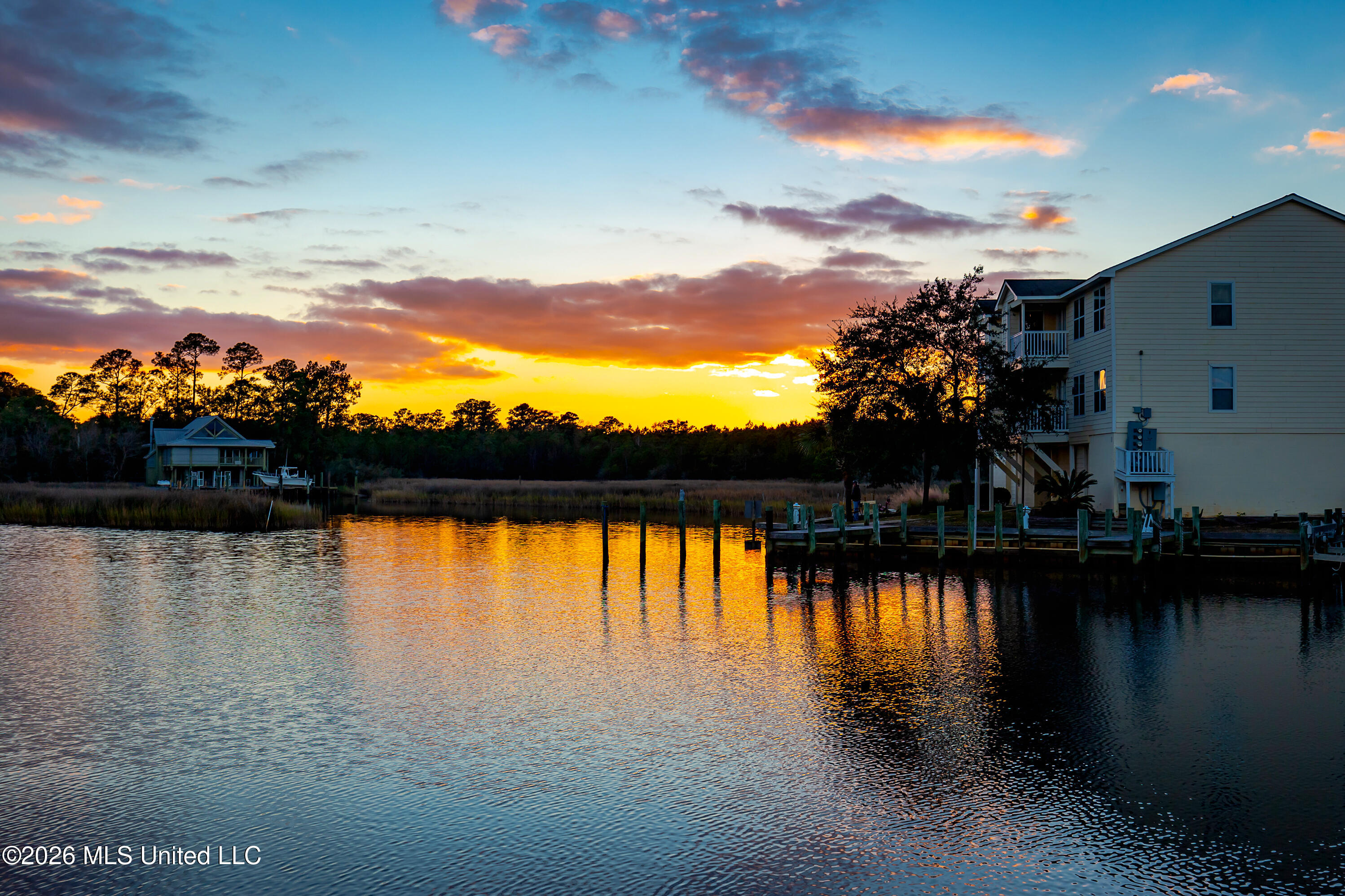2421 Beachview Drive Property Photo 66