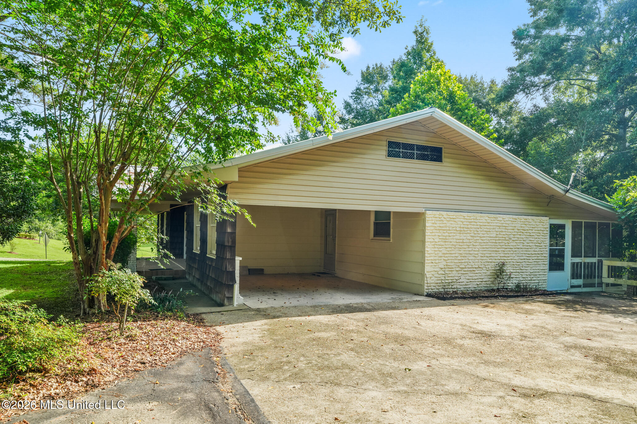 225 Hillman Road Property Photo 4