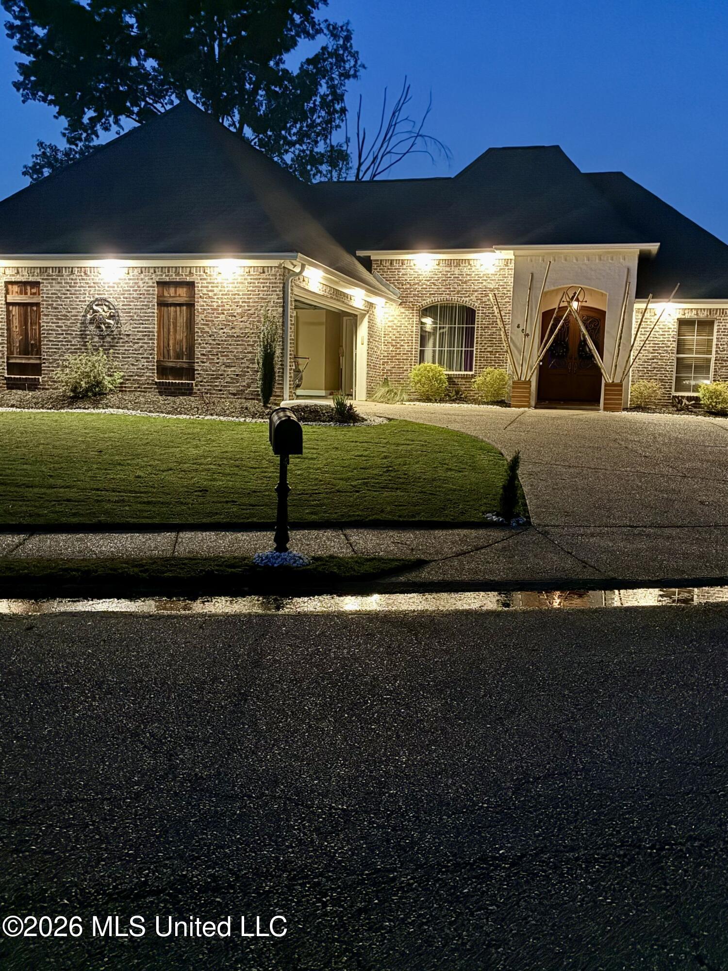 804 Stayton Cove Property Photo 2