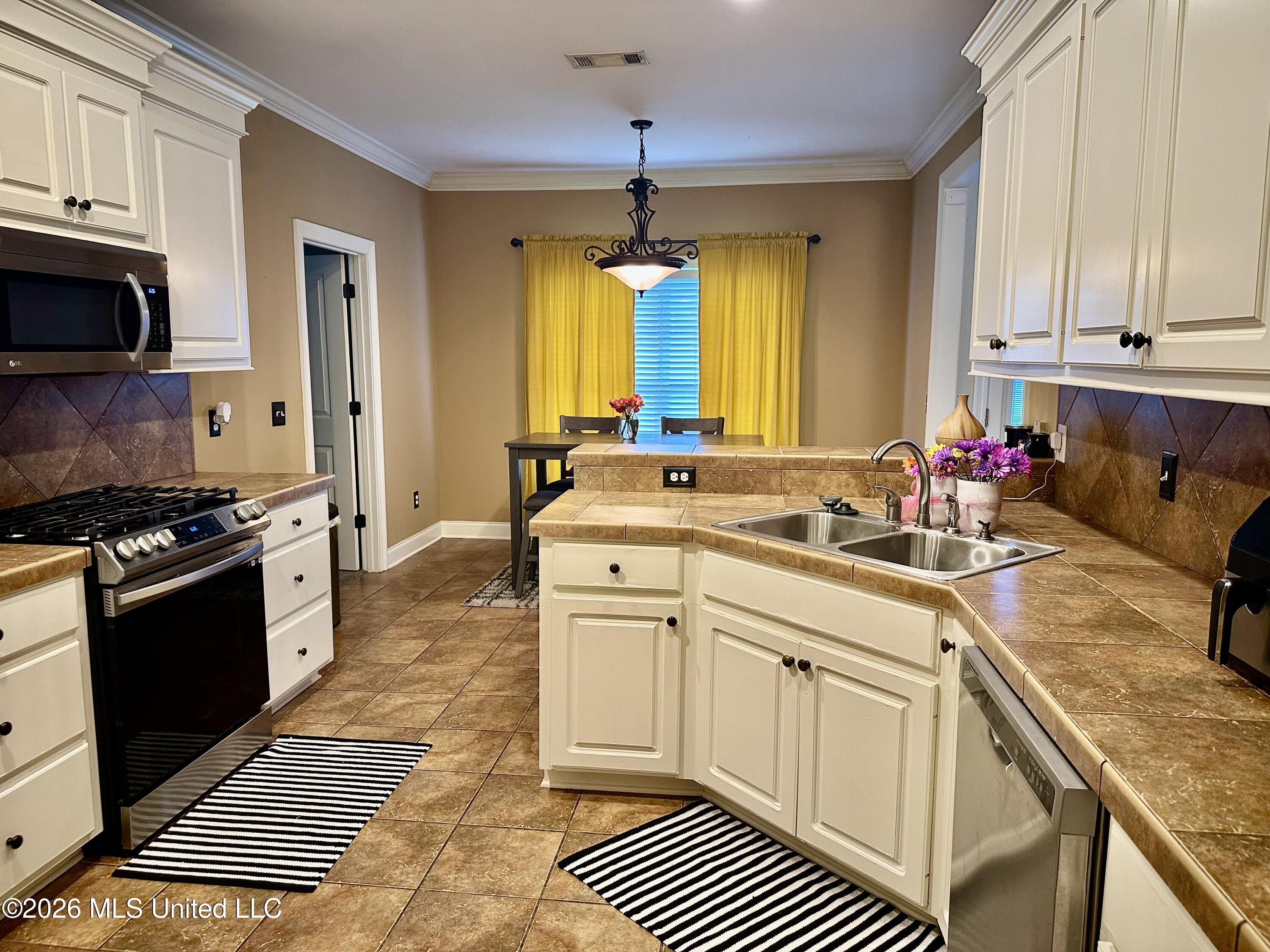 804 Stayton Cove Property Photo 3