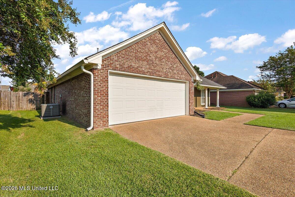 214 Holmar Drive Property Photo 3