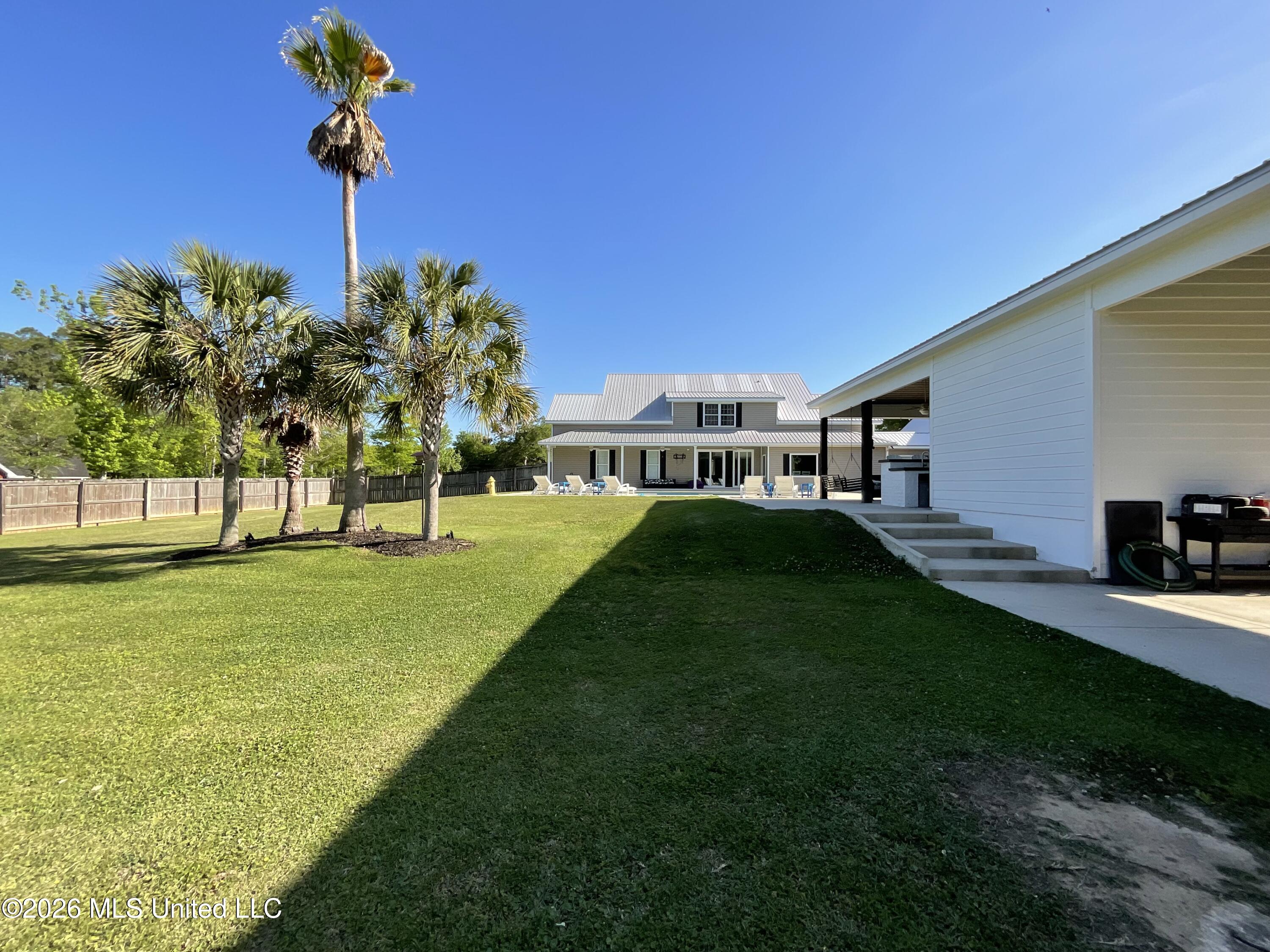 9190 Pinecrest Drive Property Photo 3