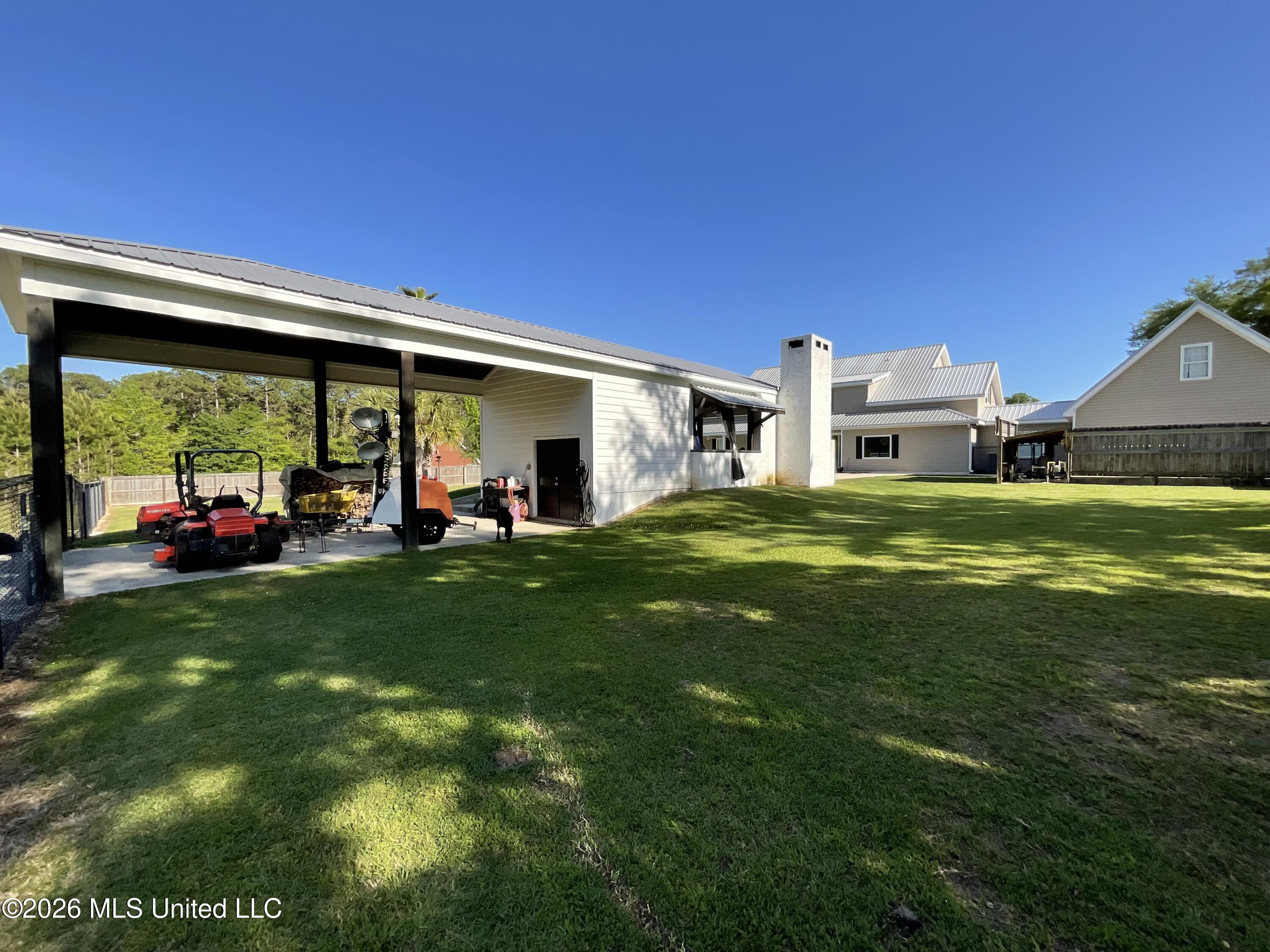 9190 Pinecrest Drive Property Photo 4