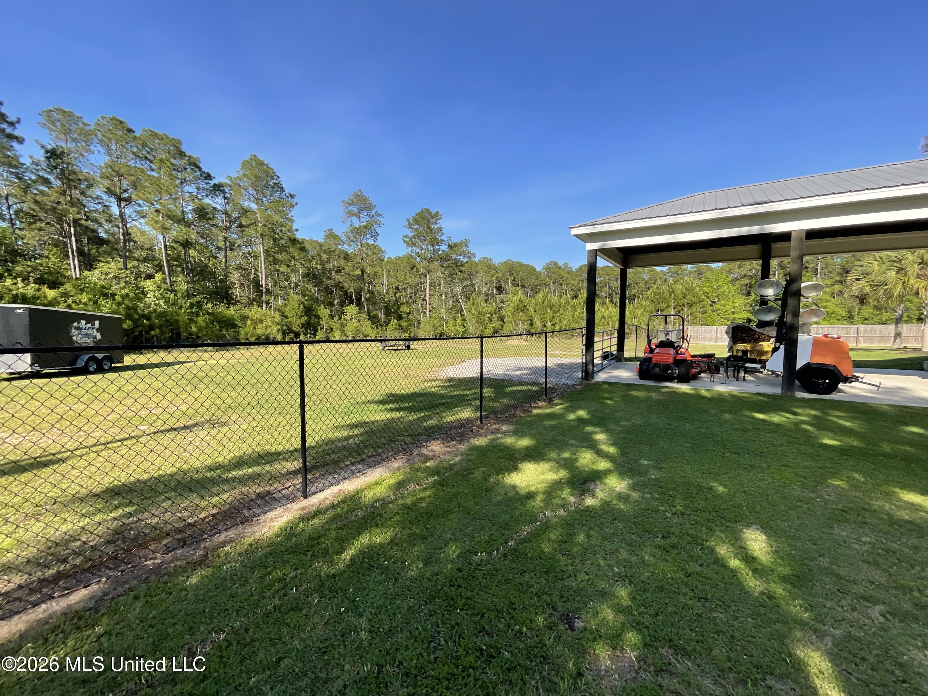 9190 Pinecrest Drive Property Photo 6