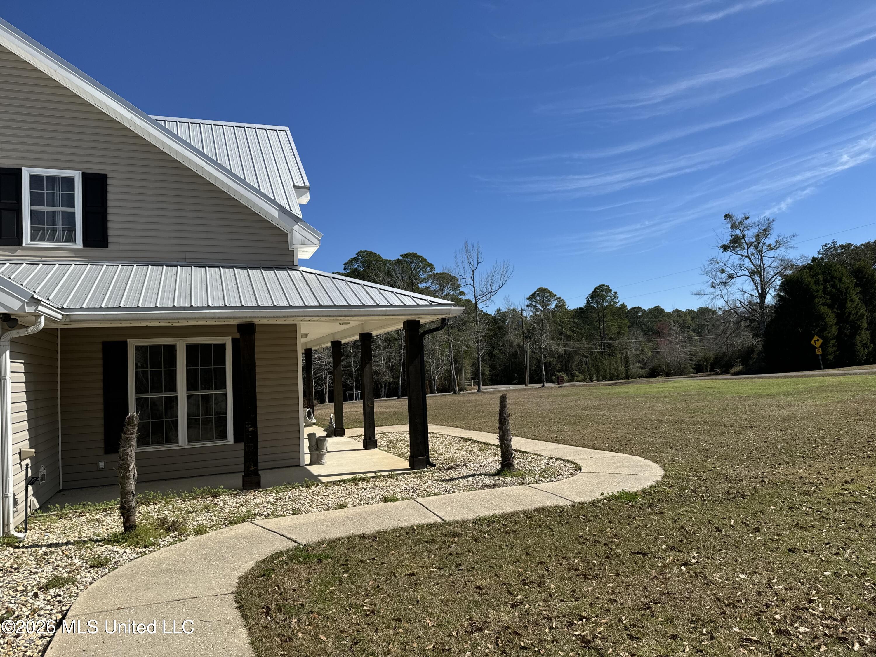 9190 Pinecrest Drive Property Photo 8