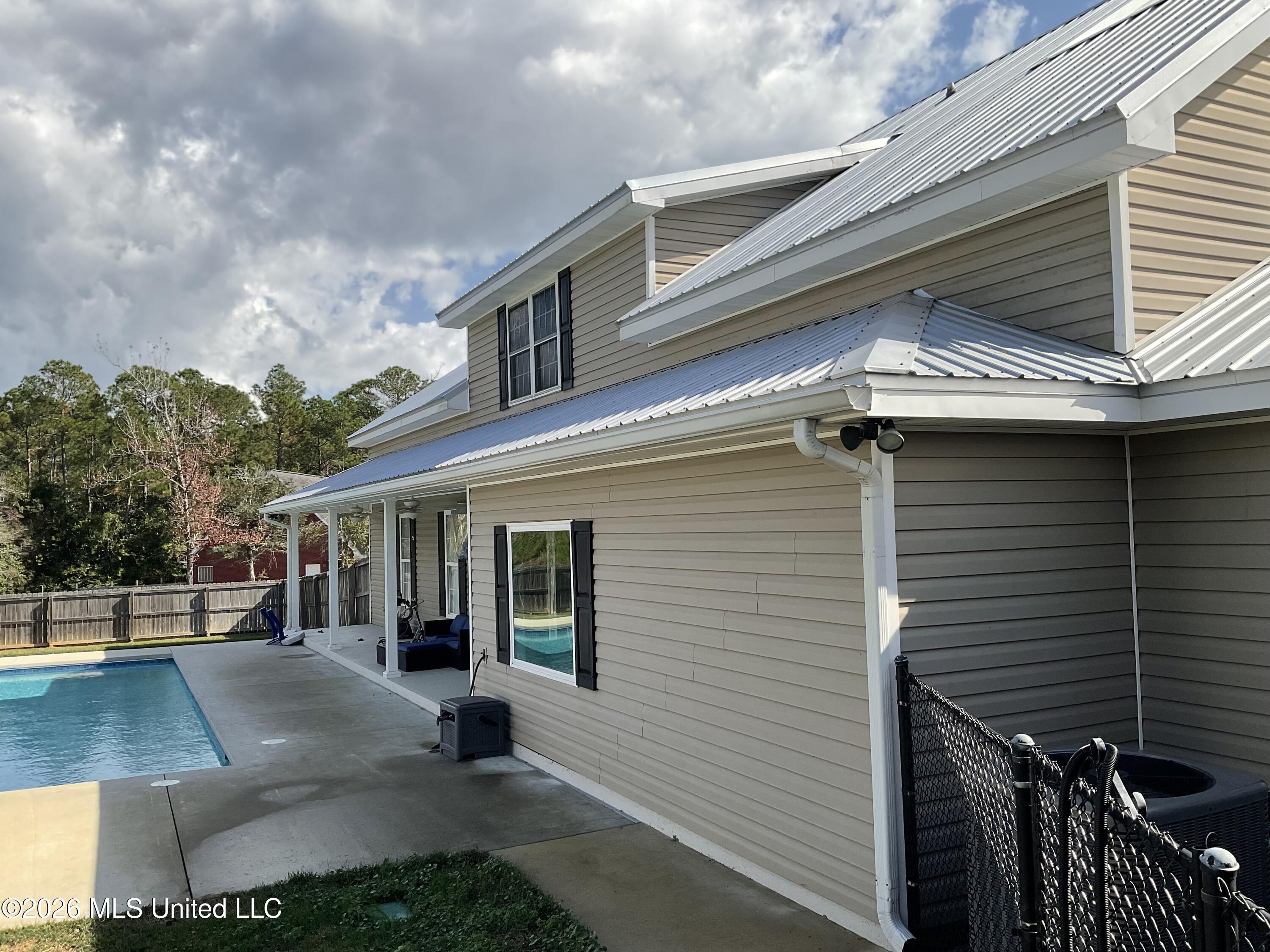 9190 Pinecrest Drive Property Photo 12