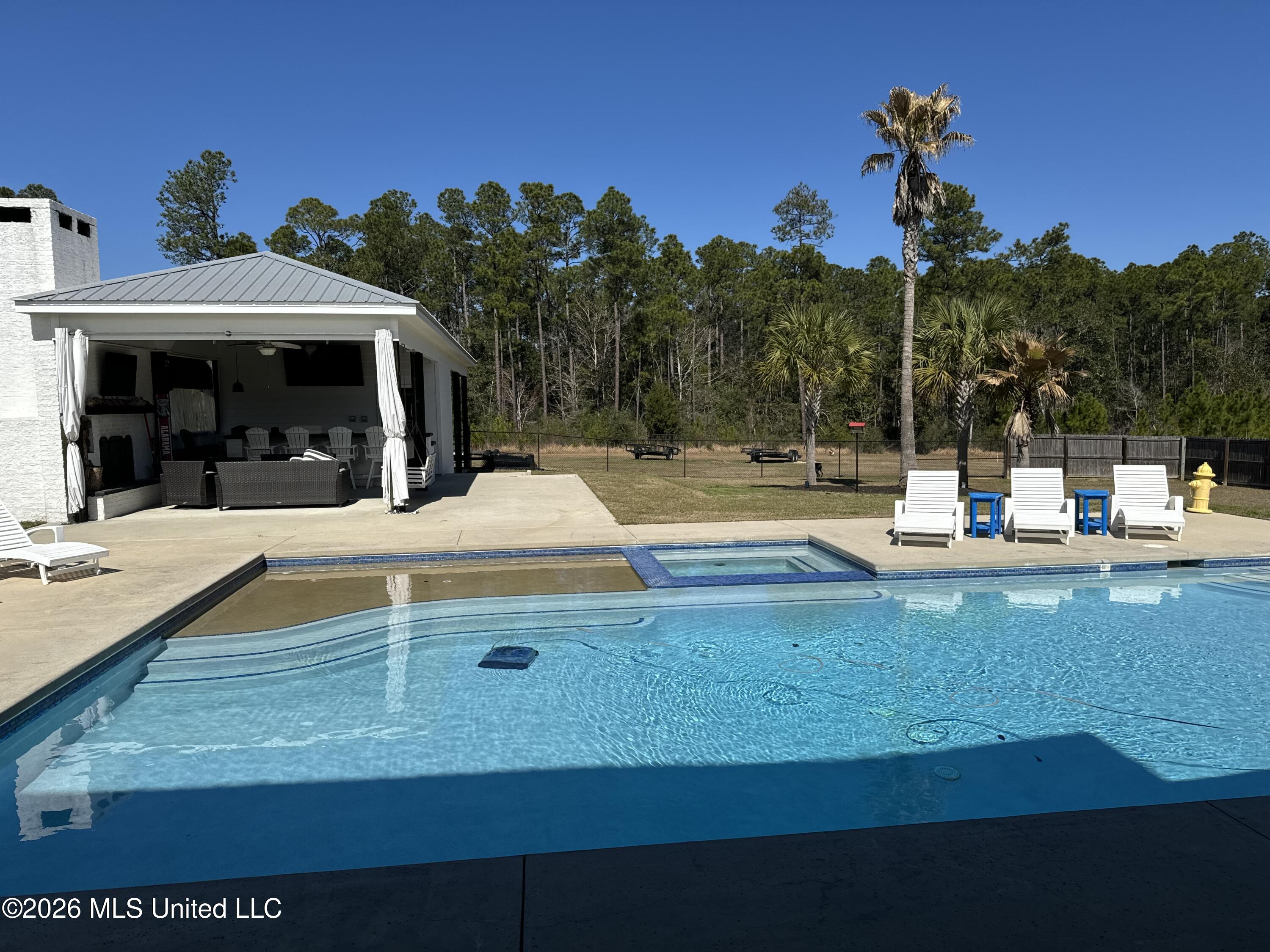 9190 Pinecrest Drive Property Photo 17