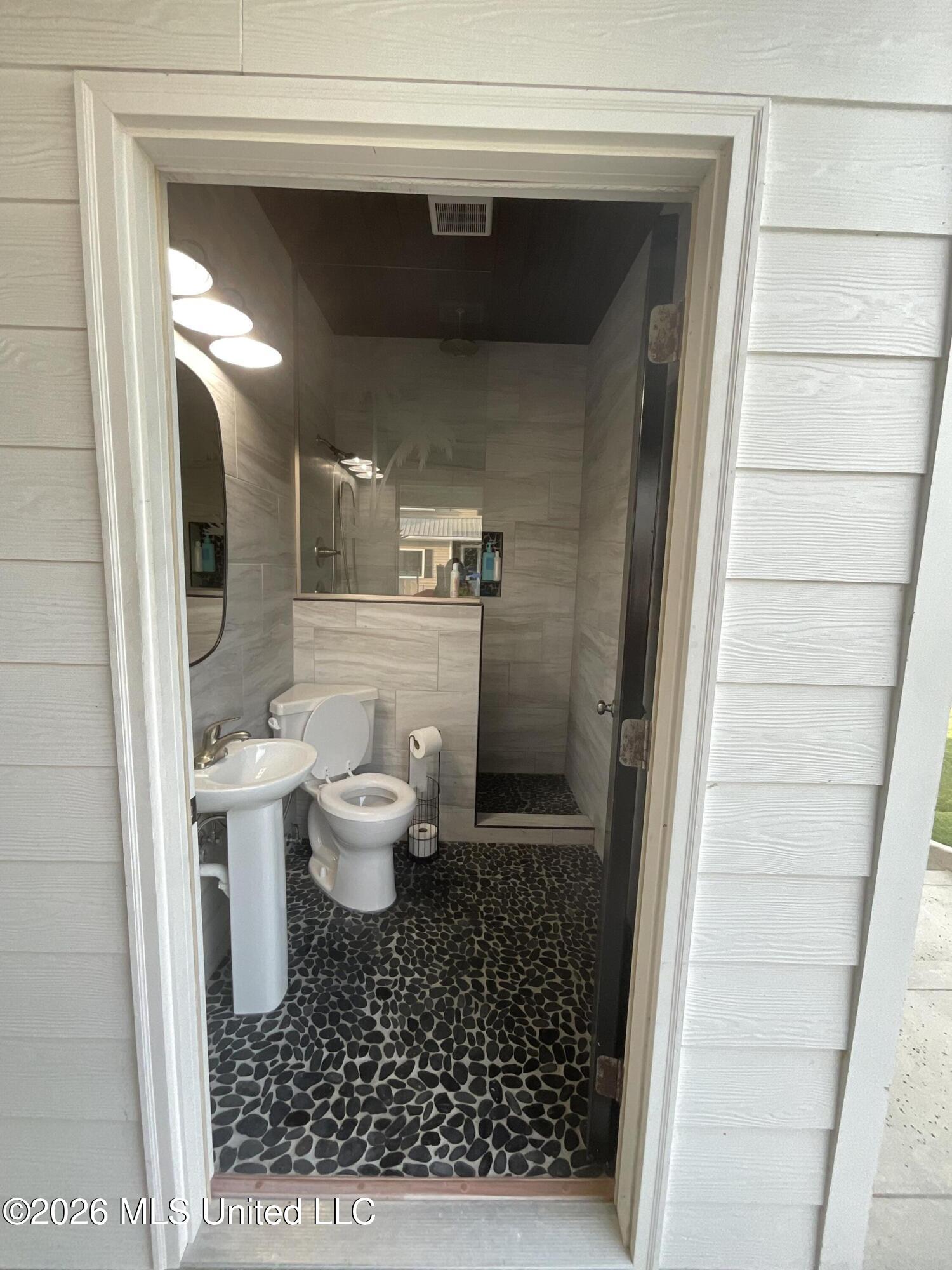 9190 Pinecrest Drive Property Photo 36