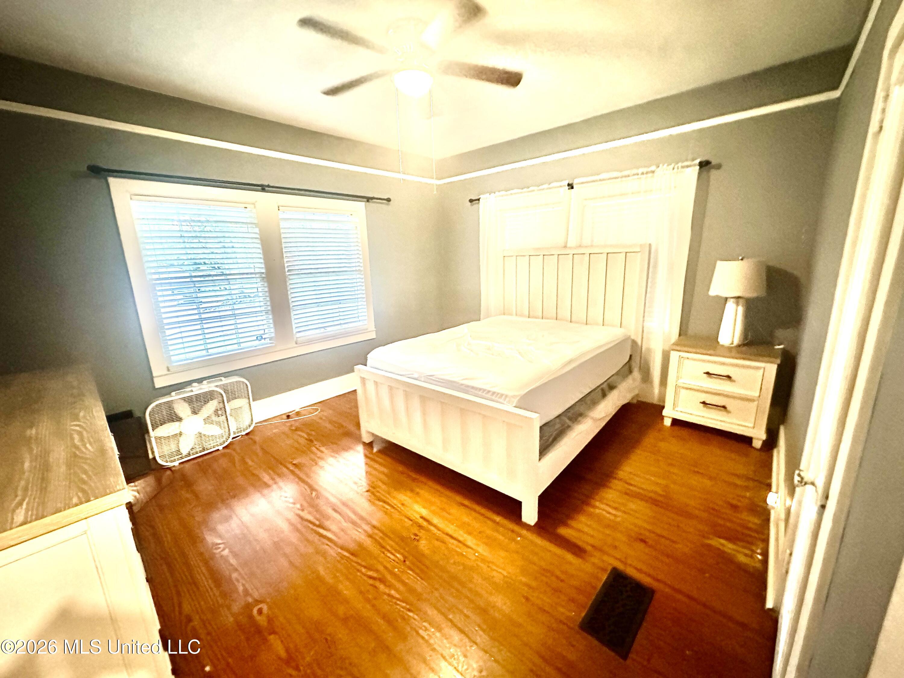 631 W Chickasaw Street Property Photo 6