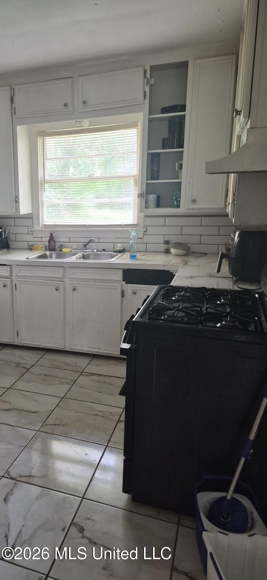 726 Alvaredo Street Property Photo 2