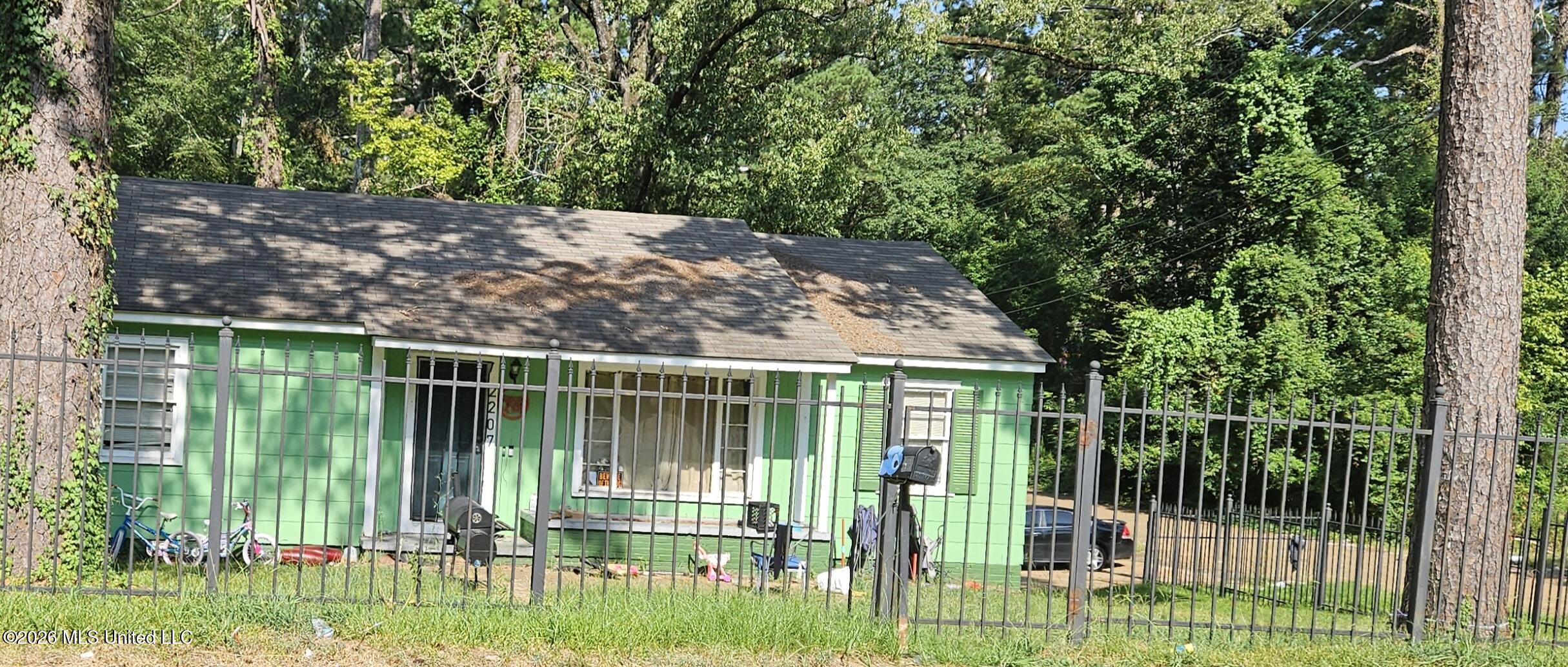 2207 Belvedere Drive Property Photo 1