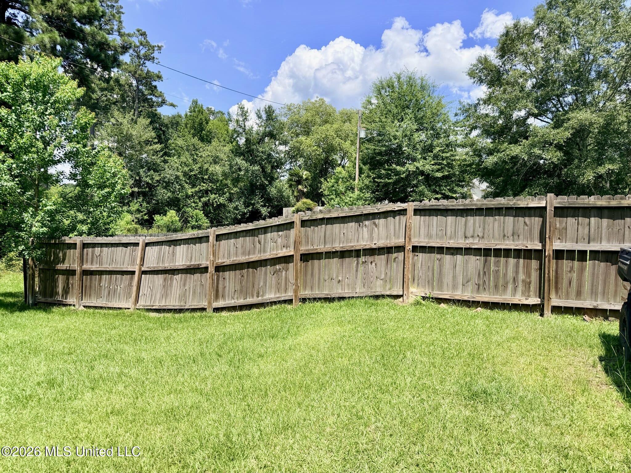 453 Nw Oak Street Property Photo 4
