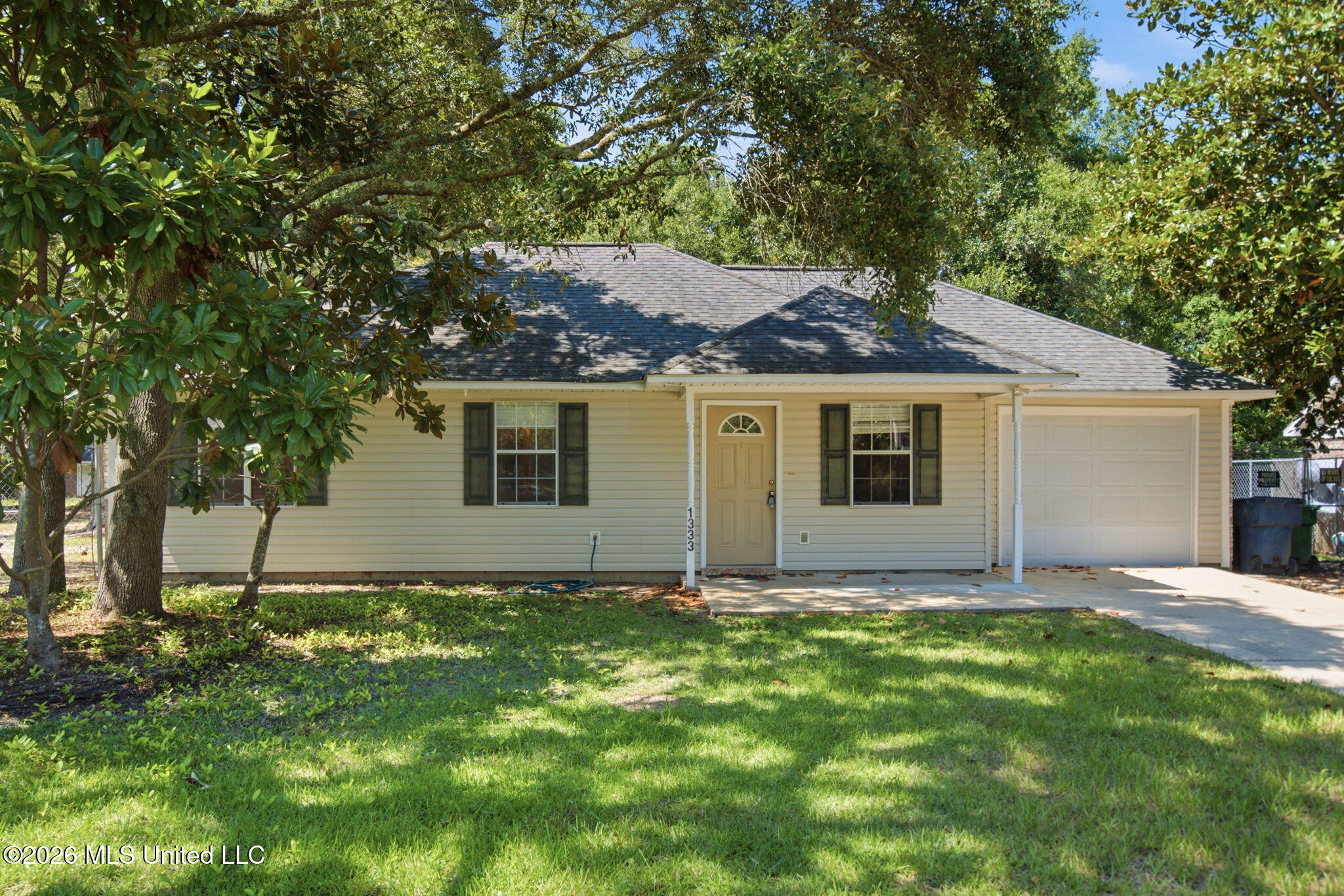 1333 Oak Street Property Photo 1