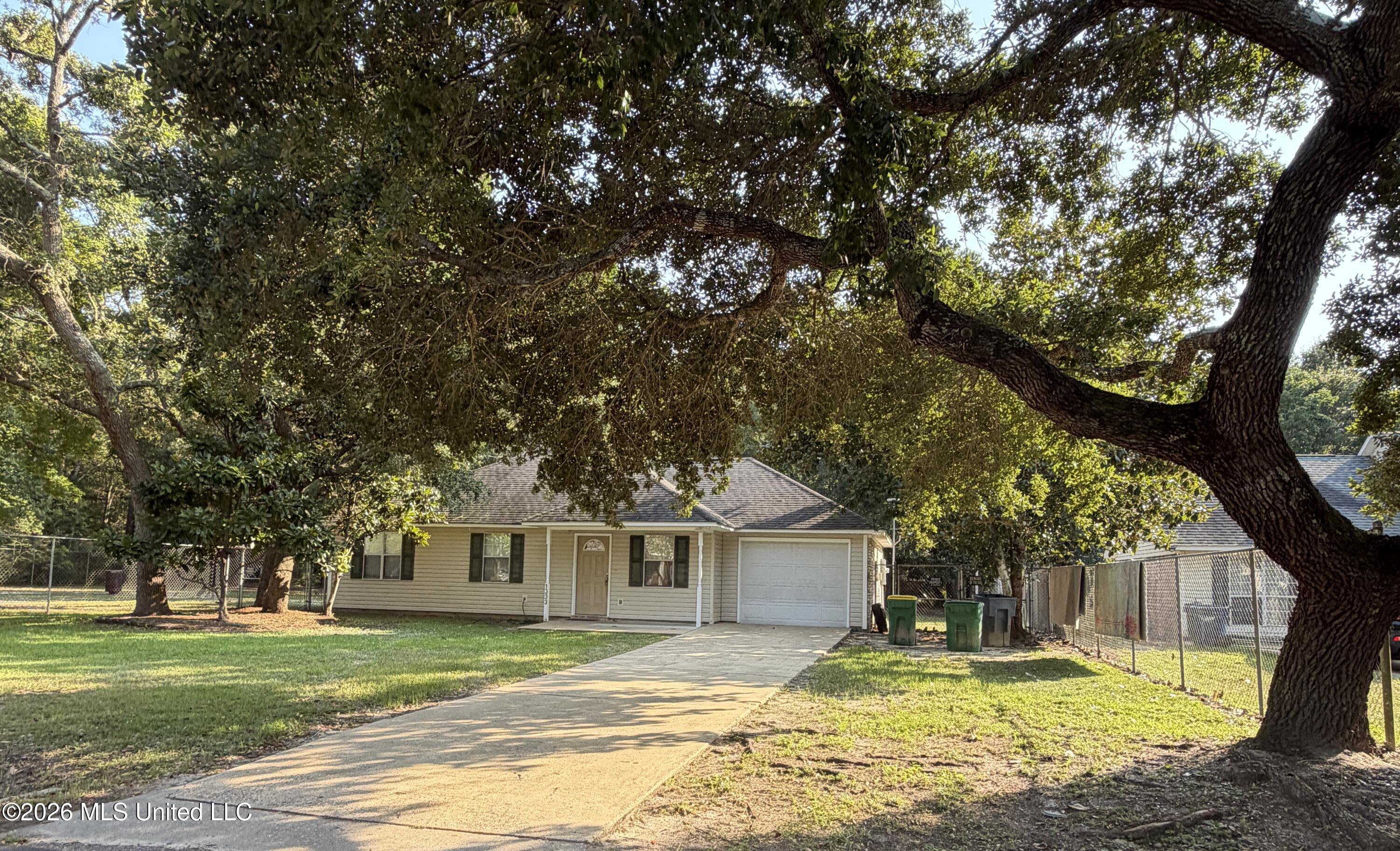 1333 Oak Street Property Photo 3