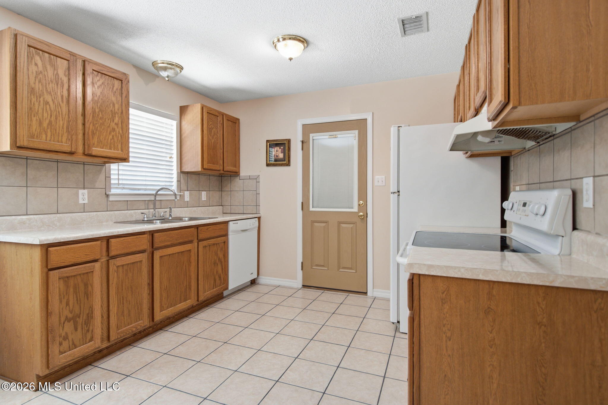1333 Oak Street Property Photo 7