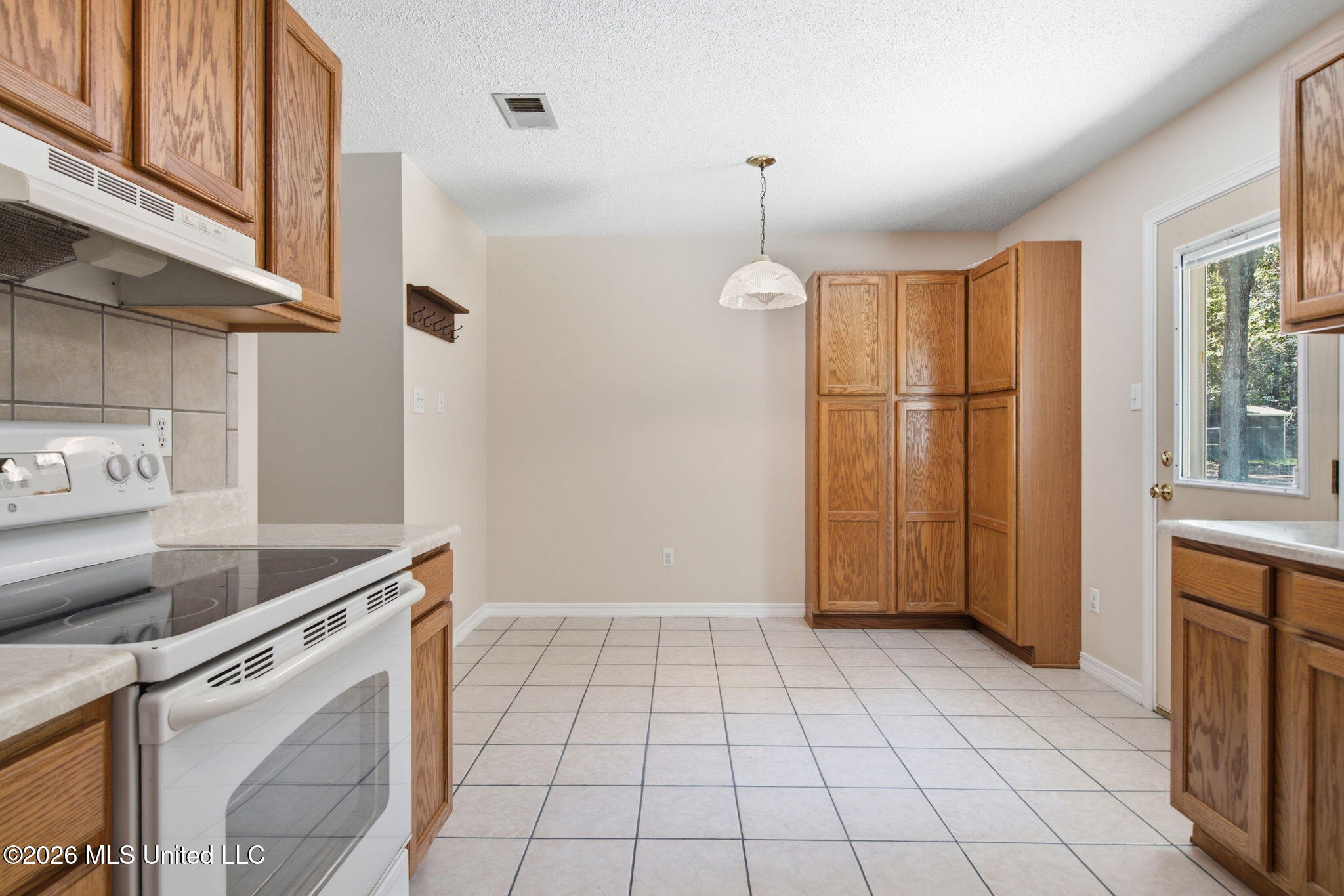 1333 Oak Street Property Photo 10