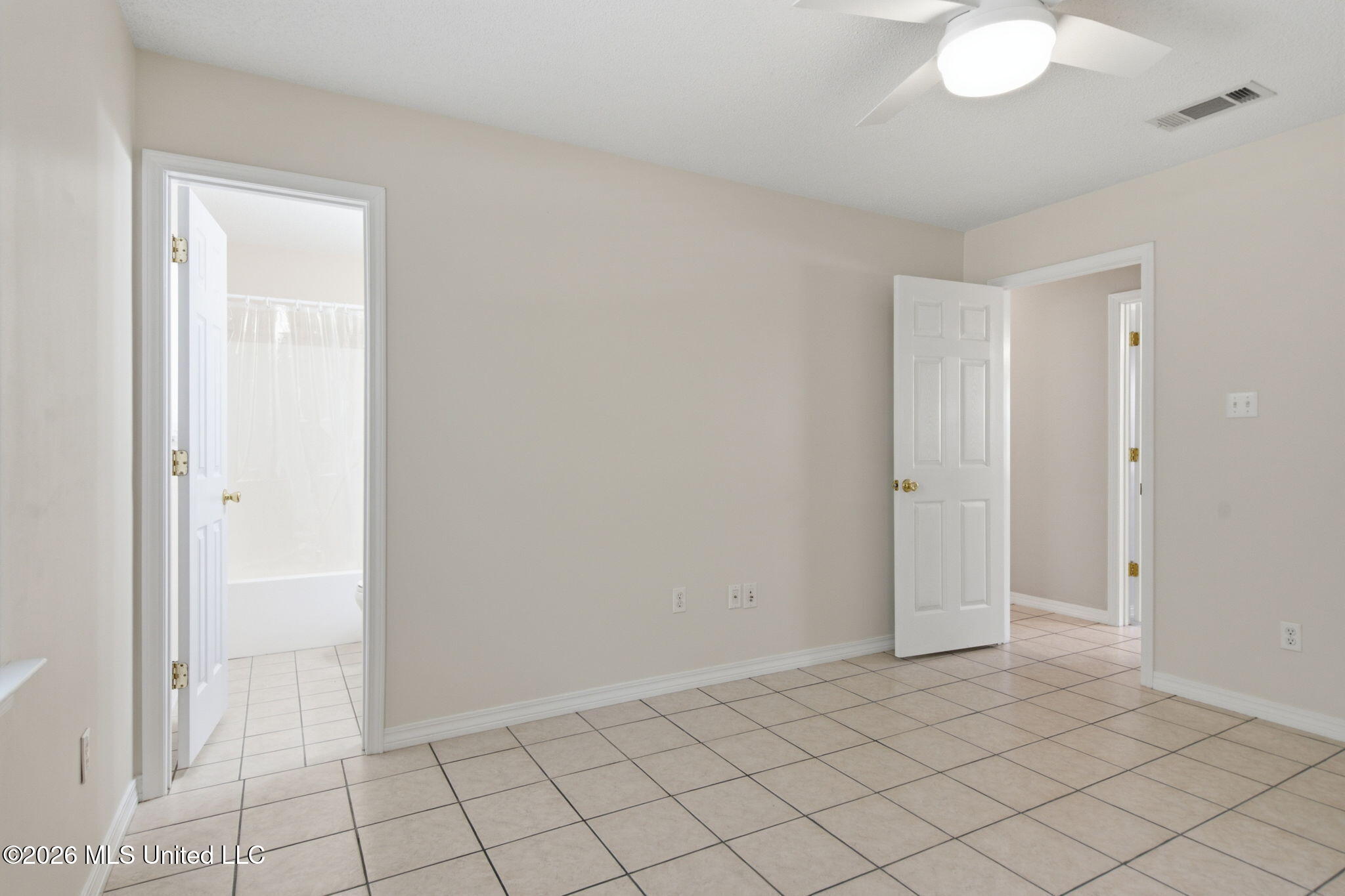 1333 Oak Street Property Photo 14