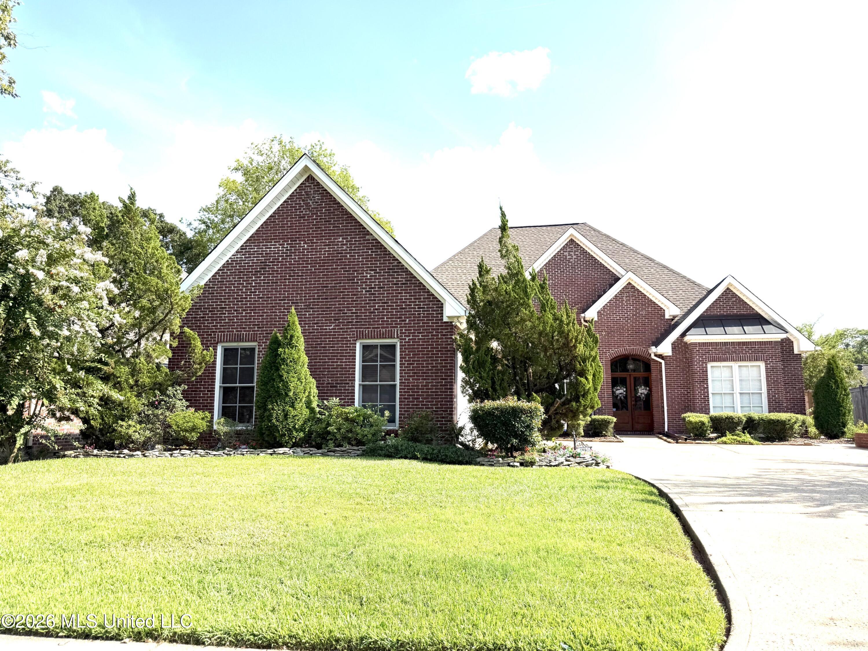 112 Elizabeth Drive Property Photo 1