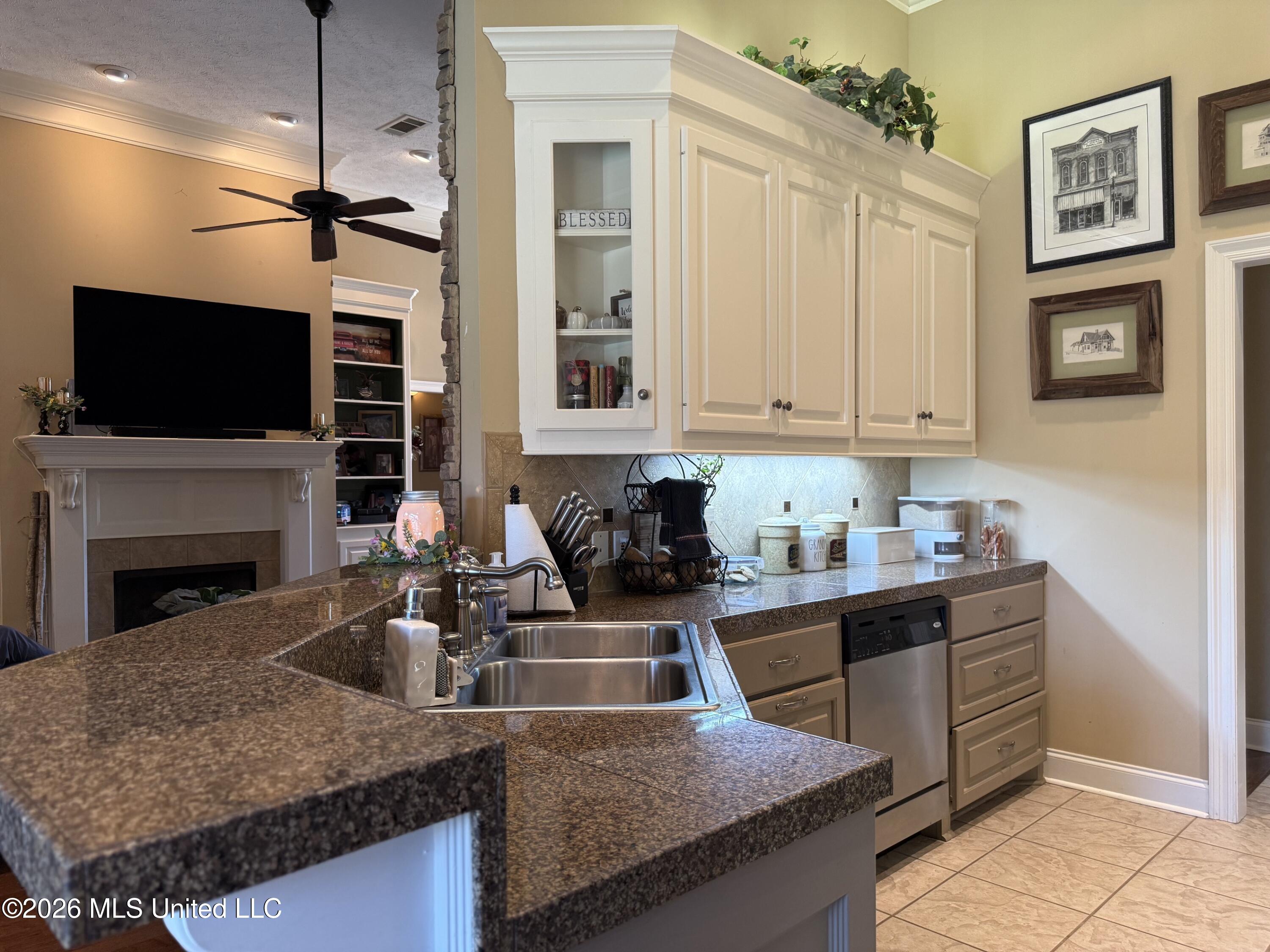 112 Elizabeth Drive Property Photo 6
