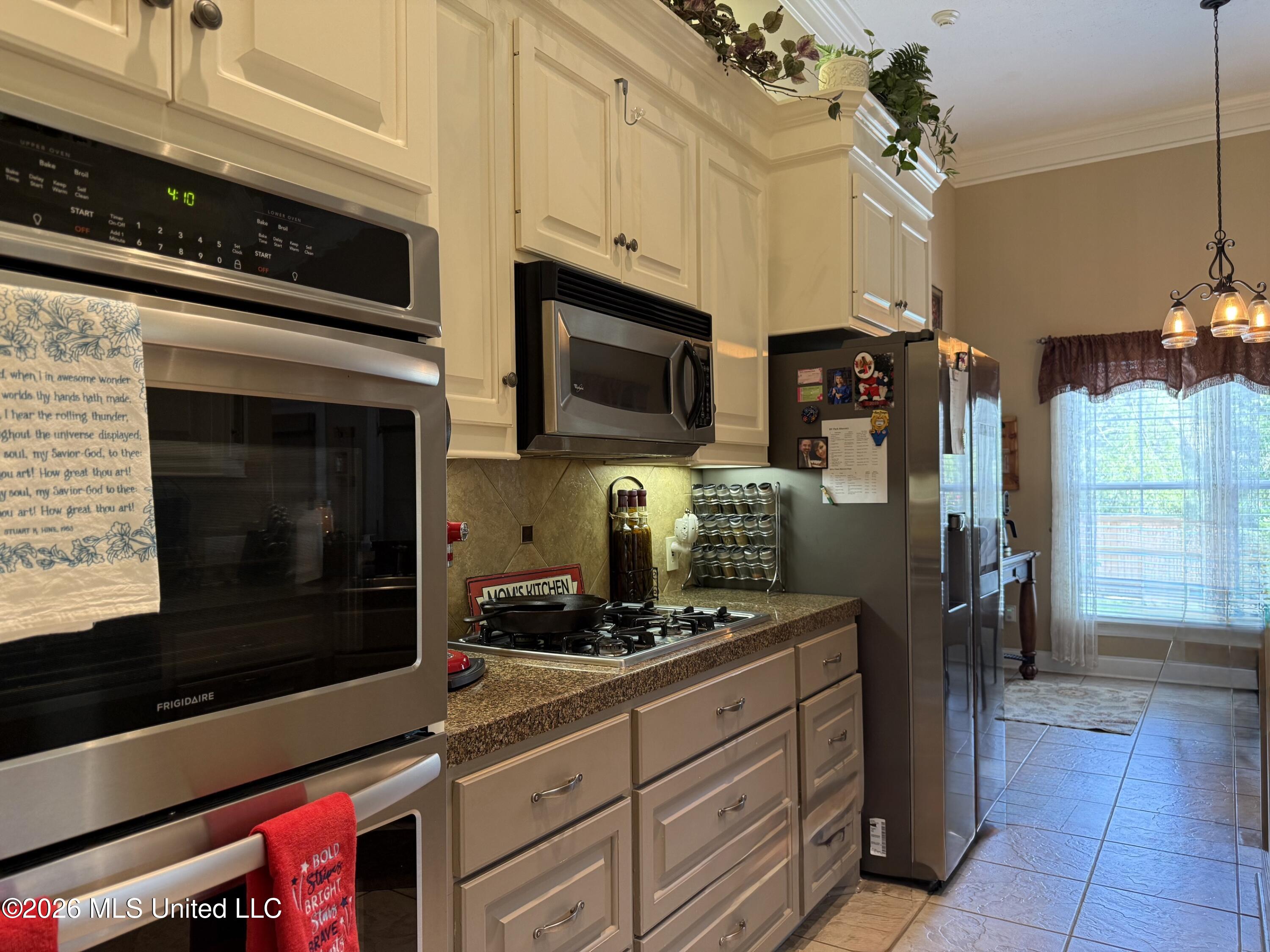 112 Elizabeth Drive Property Photo 7