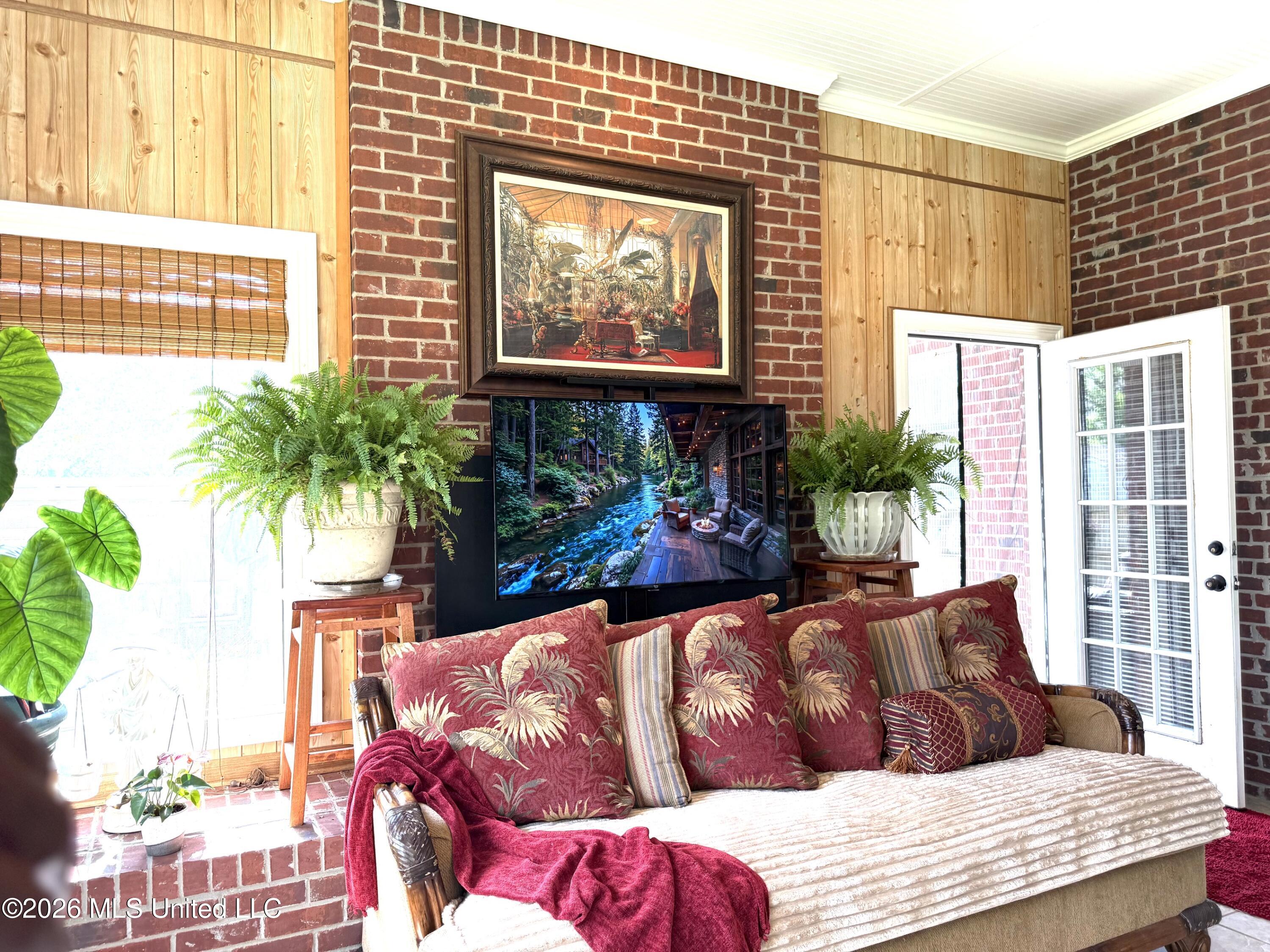 112 Elizabeth Drive Property Photo 12