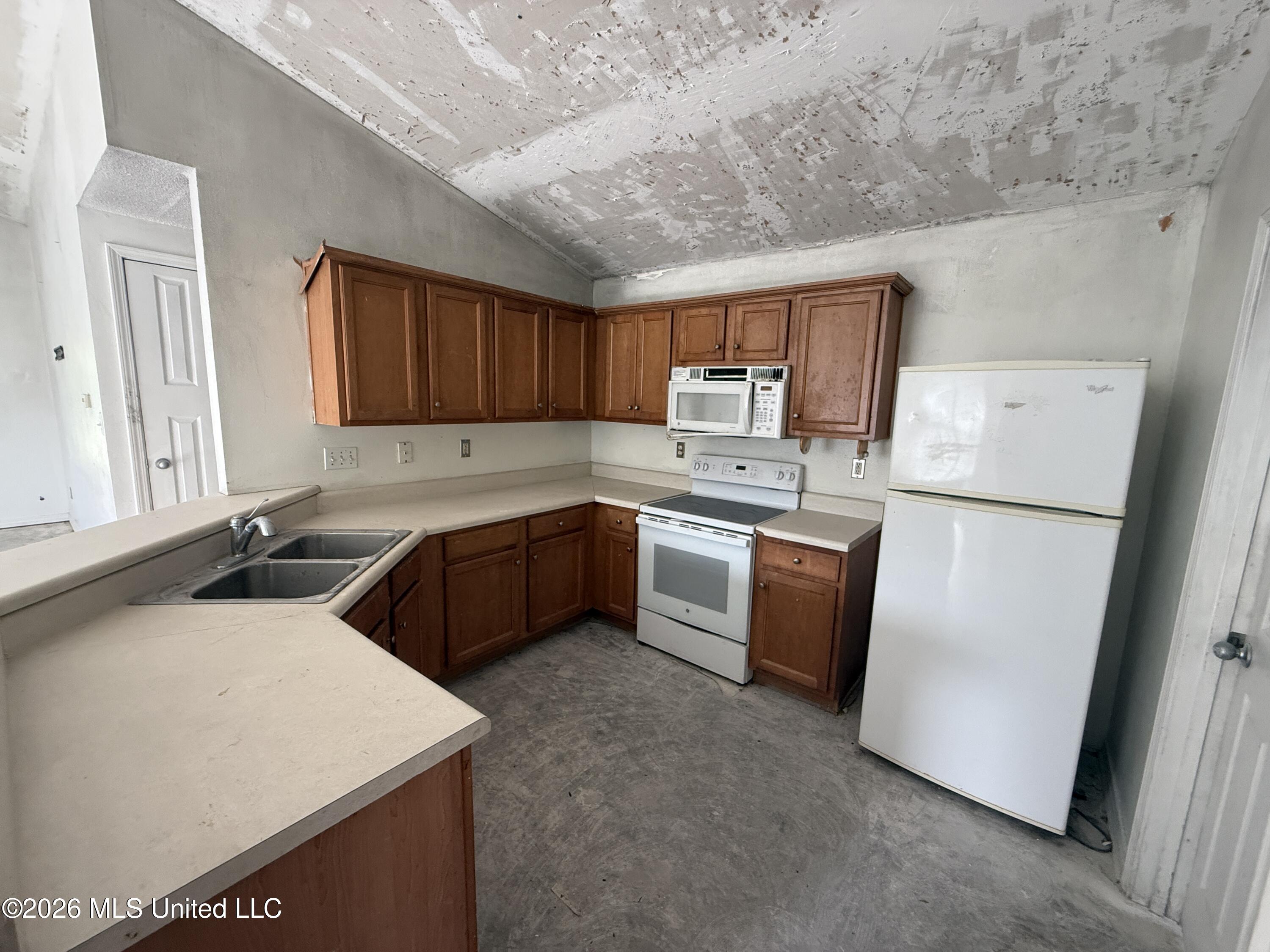 14232 S Country Hills Property Photo 8