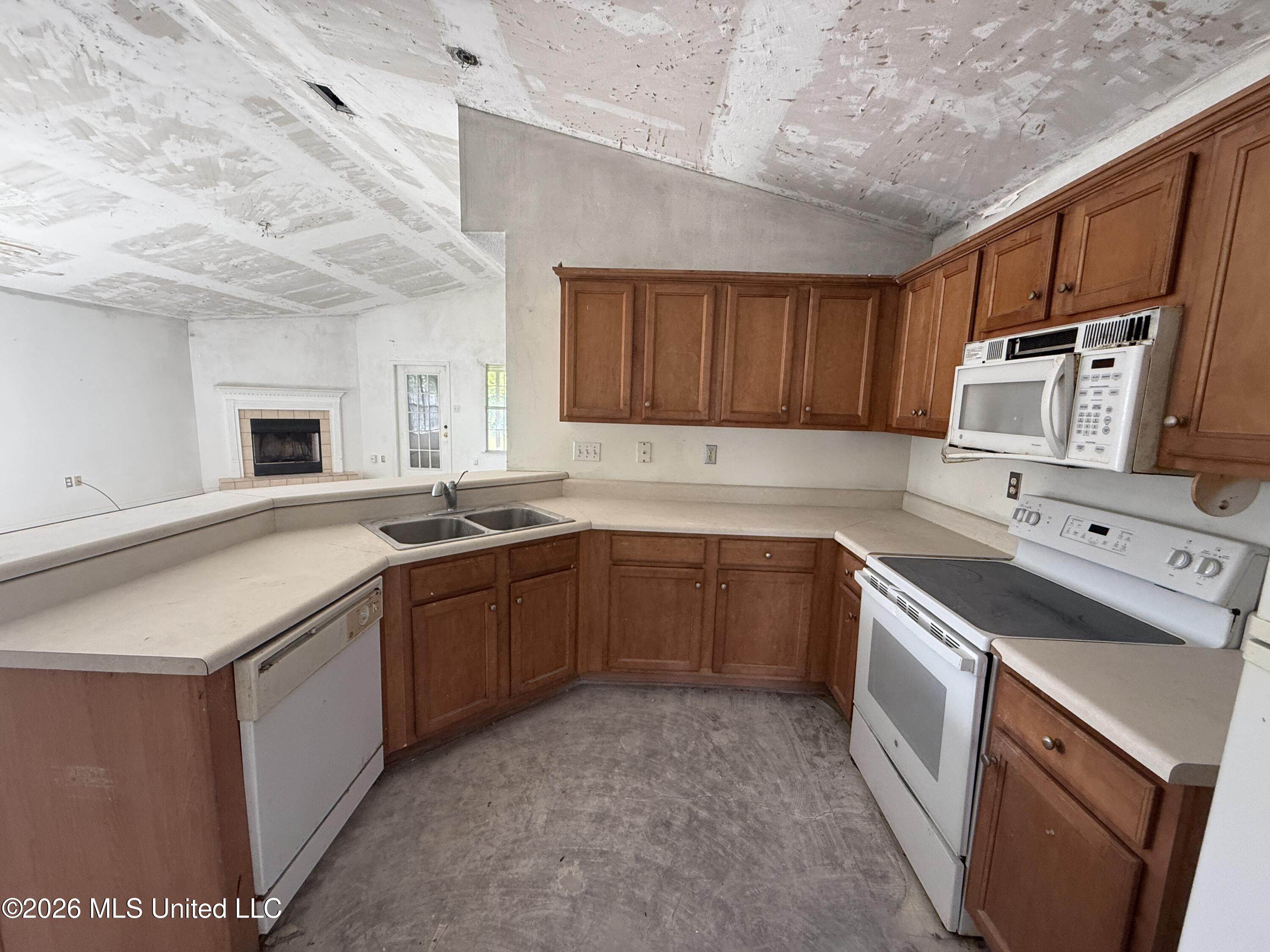 14232 S Country Hills Property Photo 9