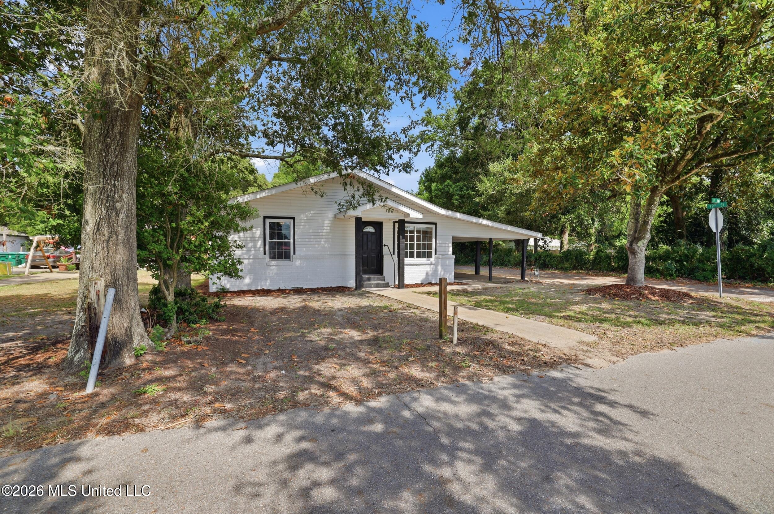 2900 8th Avenue Property Photo 1