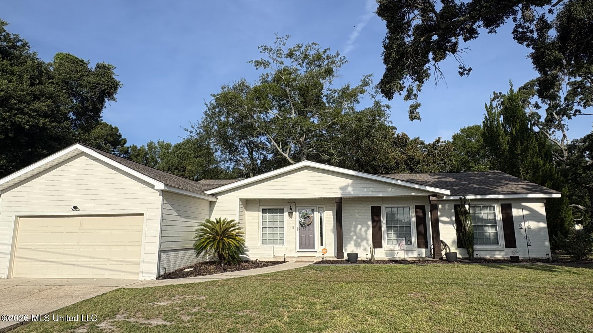 33 Woodbine Drive Property Photo 1