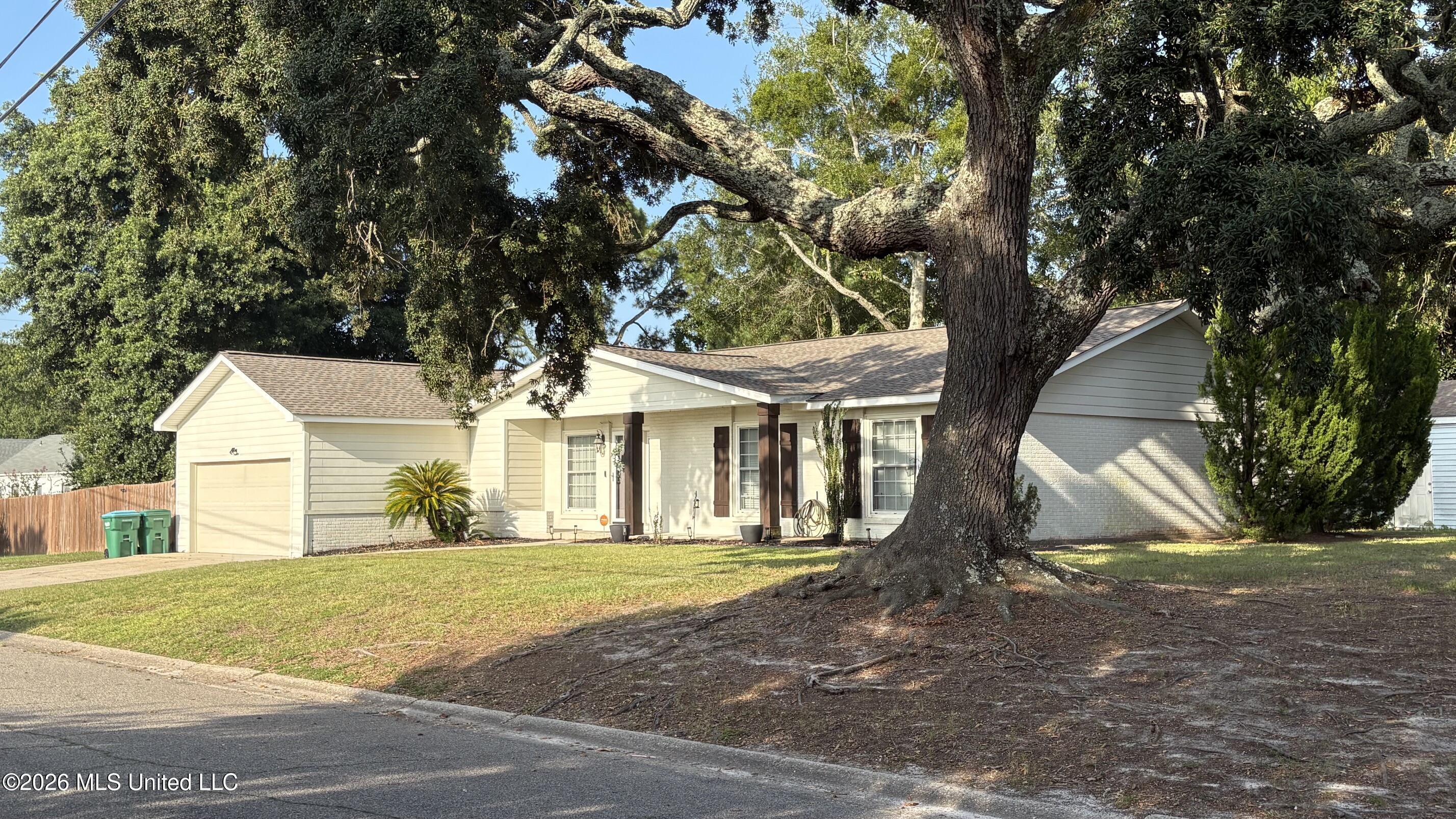 33 Woodbine Drive Property Photo 2