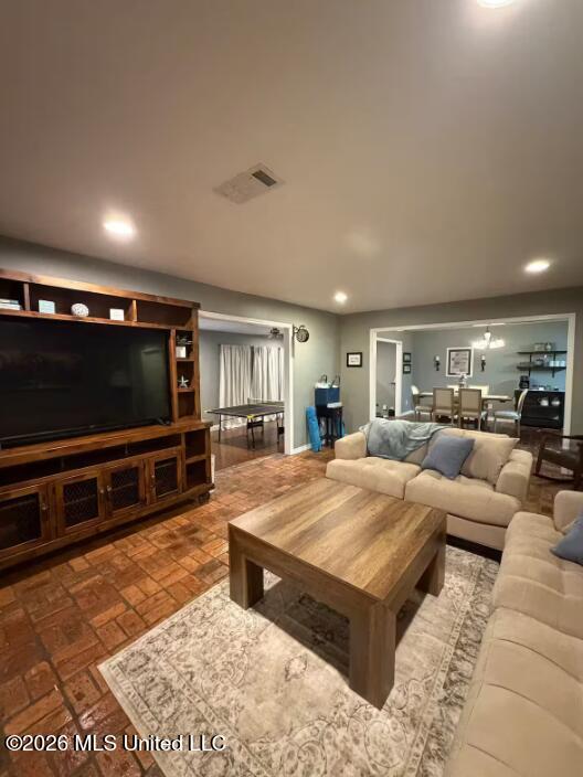 33 Woodbine Drive Property Photo 5