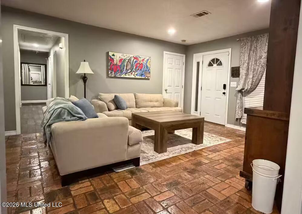 33 Woodbine Drive Property Photo 7