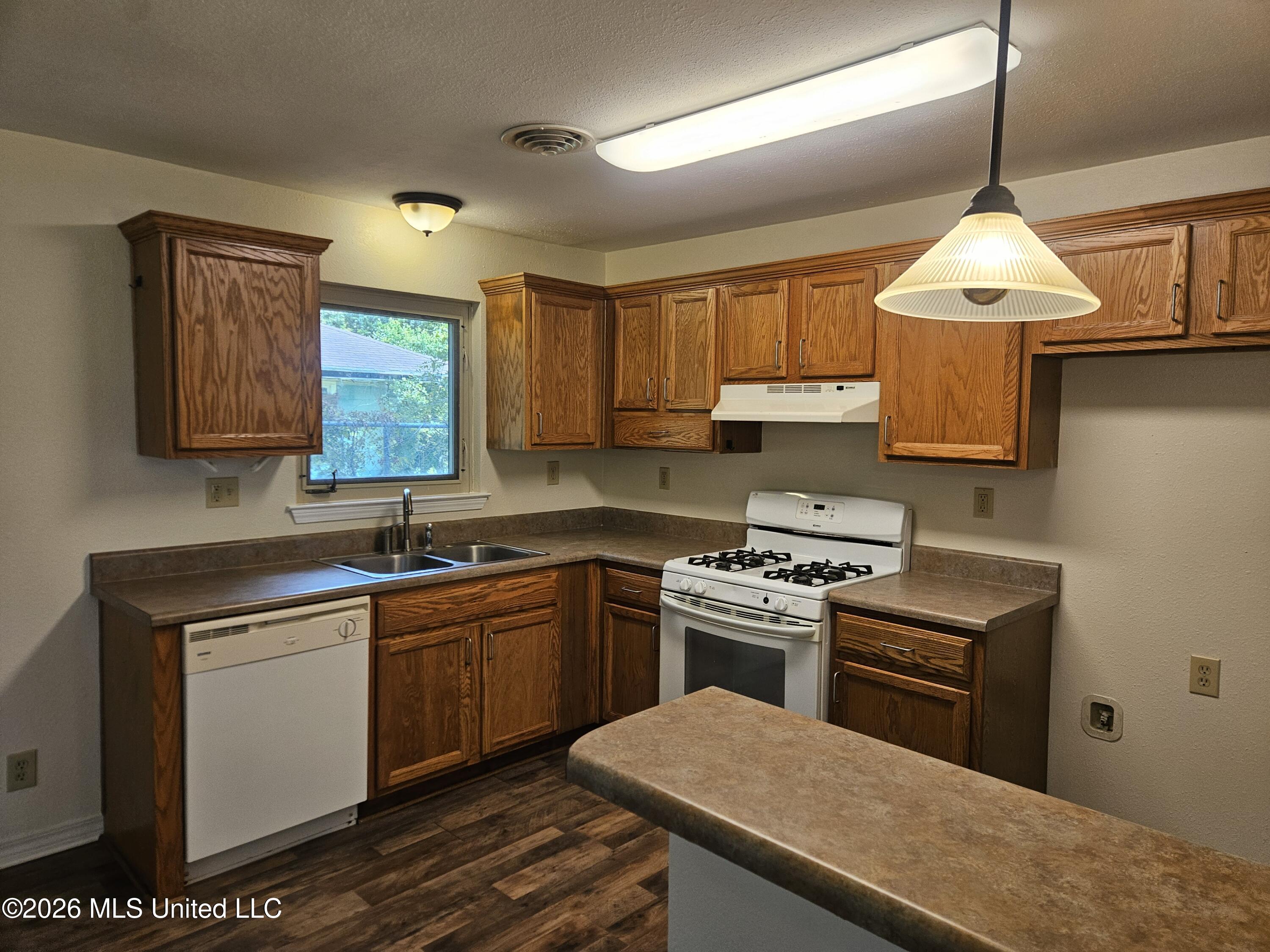 15170 Lafayette Street Property Photo 6