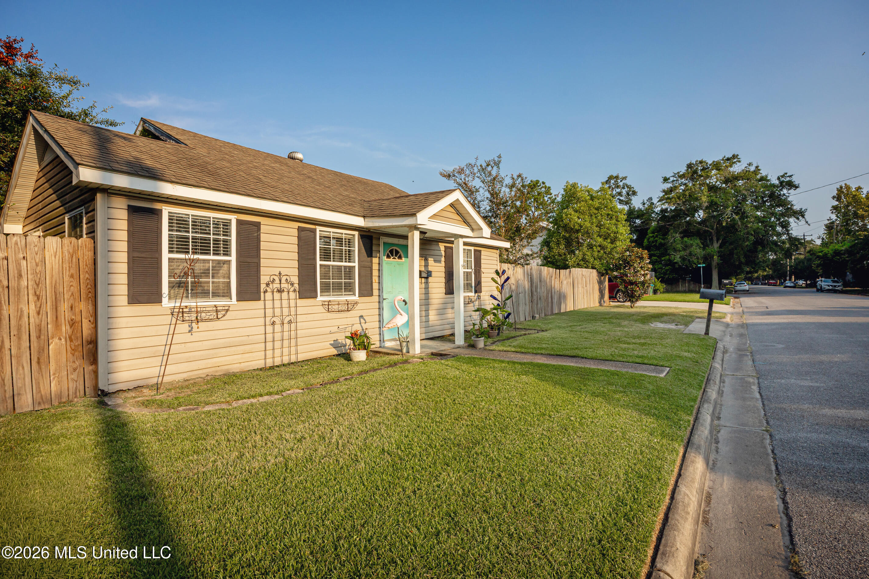 1806 Roosevelt Street Property Photo 4