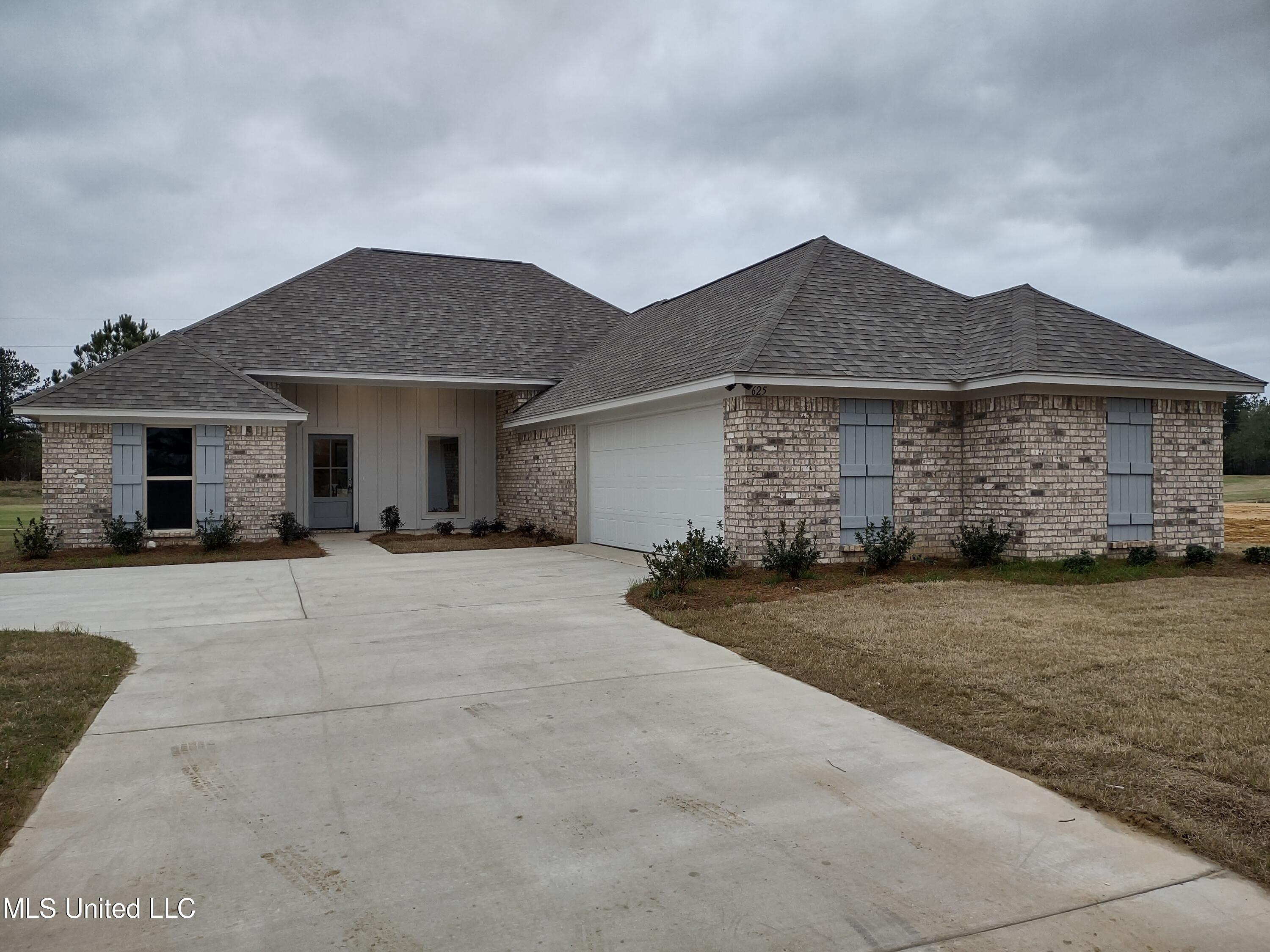 620 Westfield Drive Property Photo 1