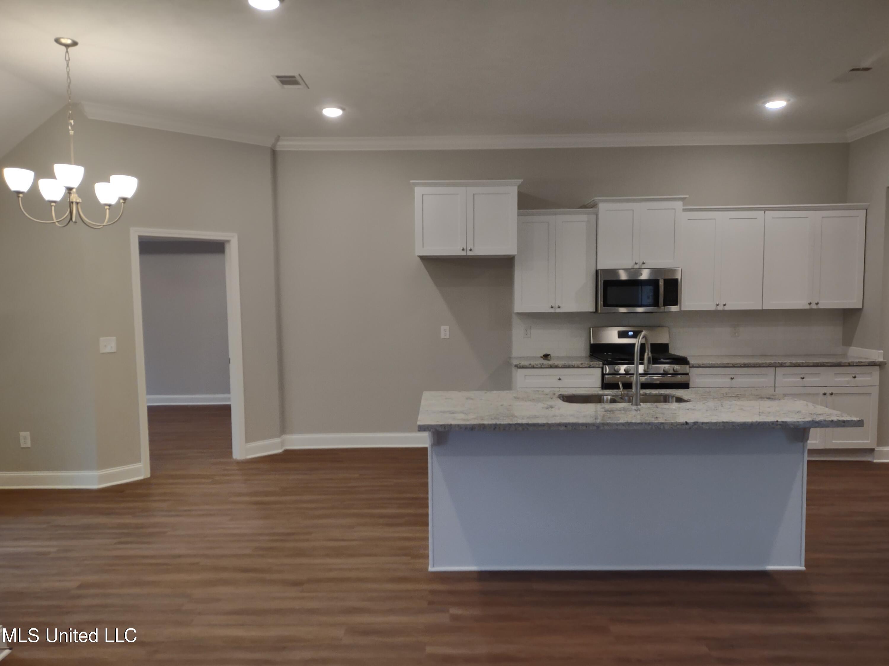 620 Westfield Drive Property Photo 3