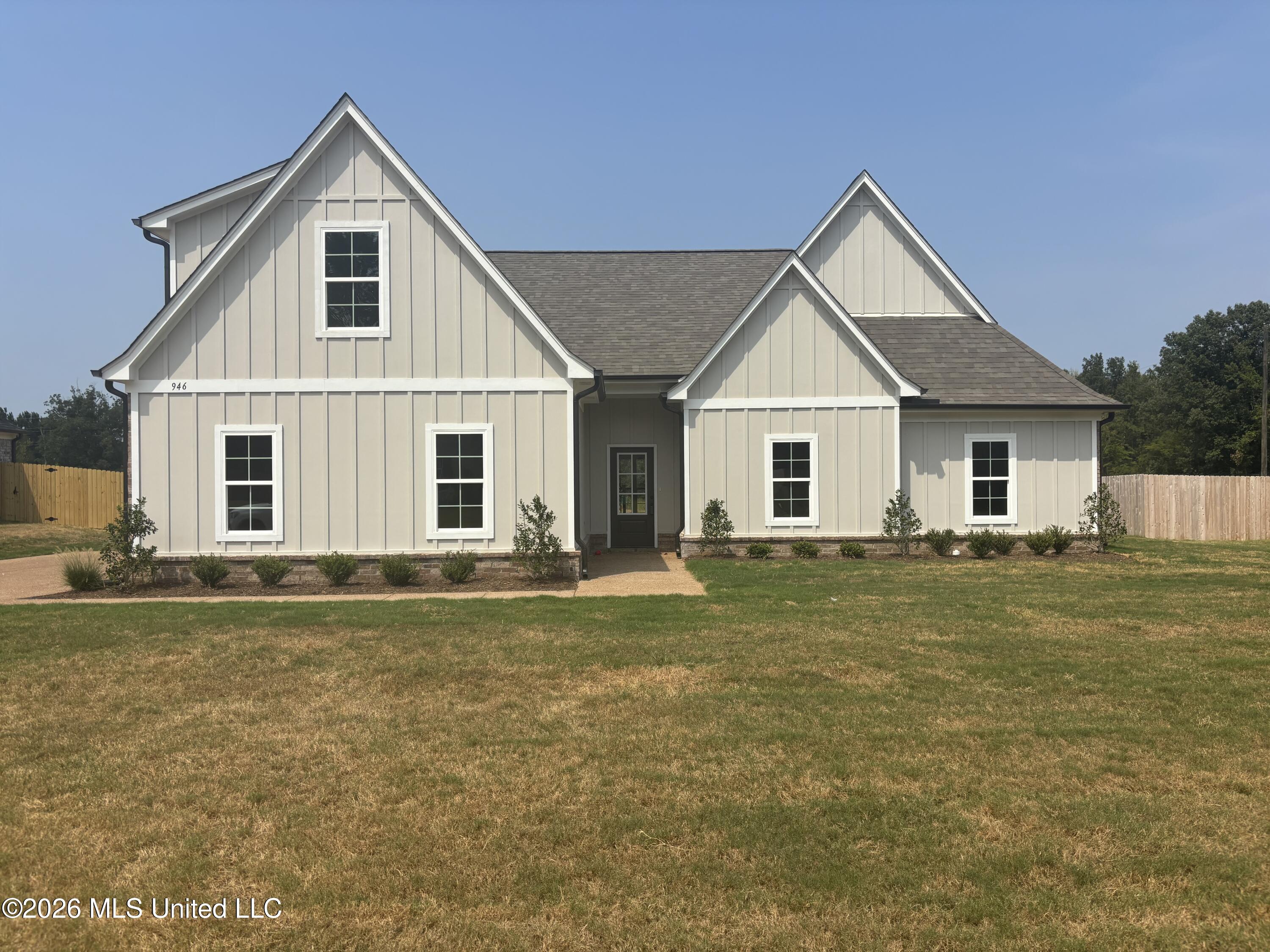 946 Buttermilk Drive Property Photo 2