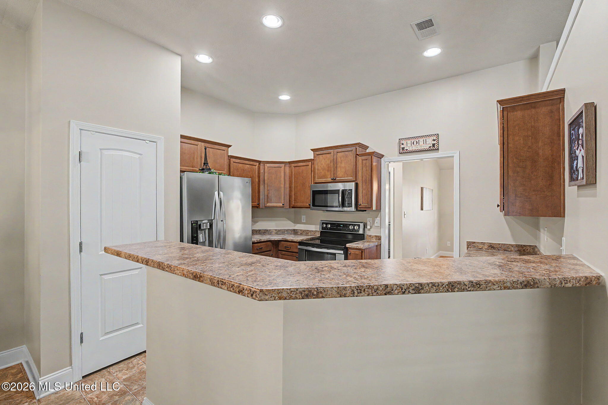 8781 Courtly Circle S Property Photo 14