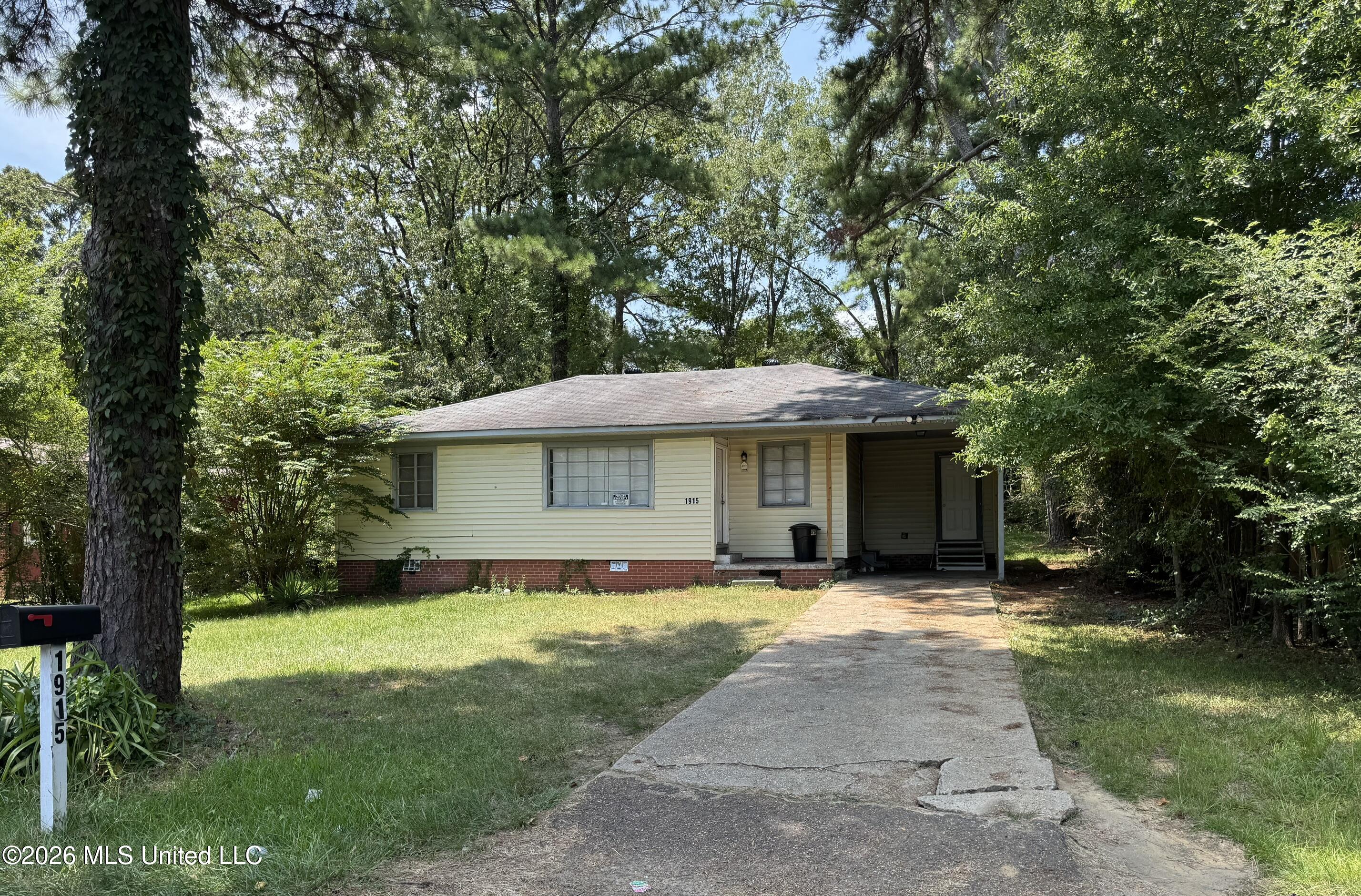 1915 Shady Lane Drive Property Photo 1