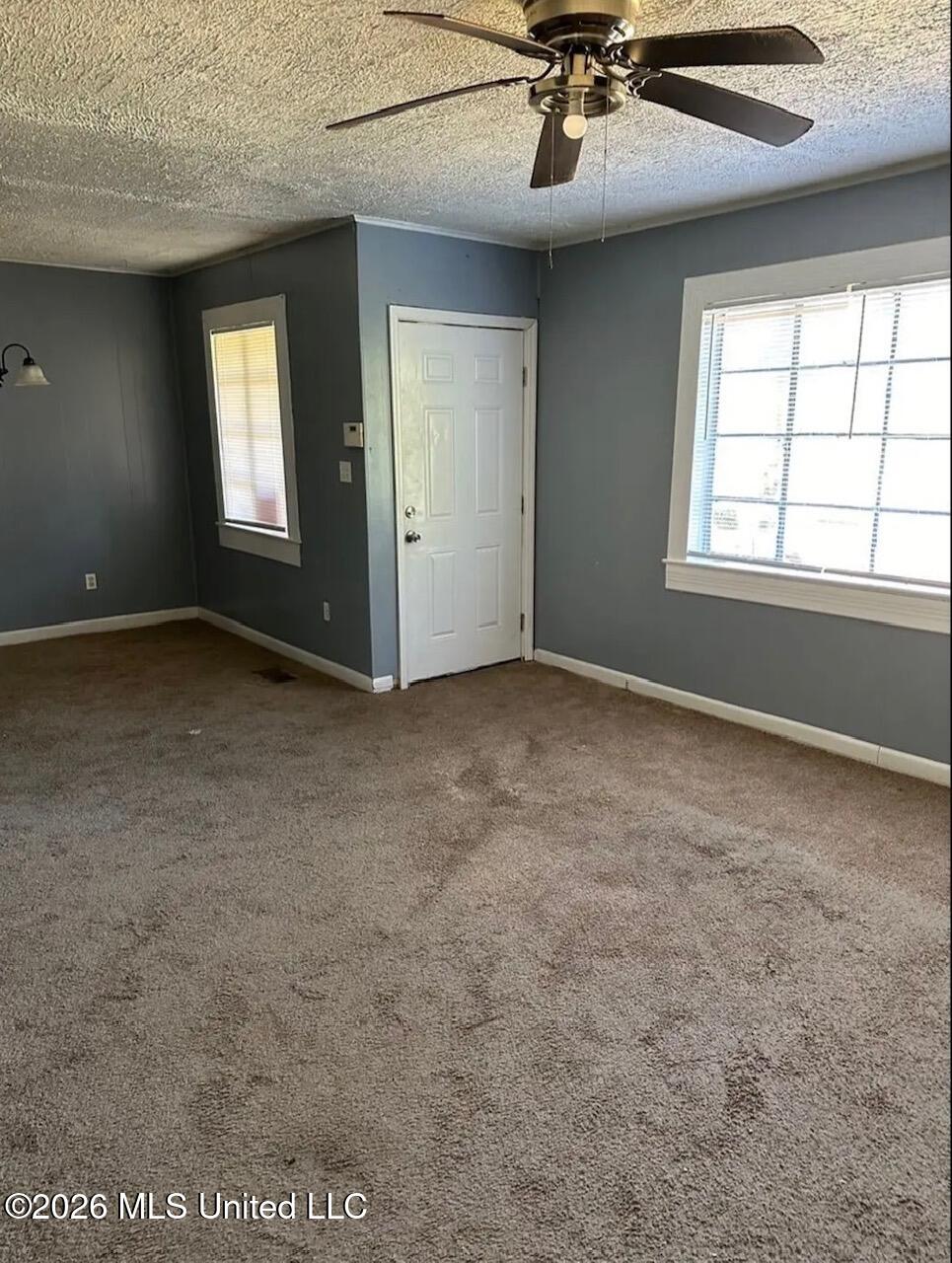1915 Shady Lane Drive Property Photo 3