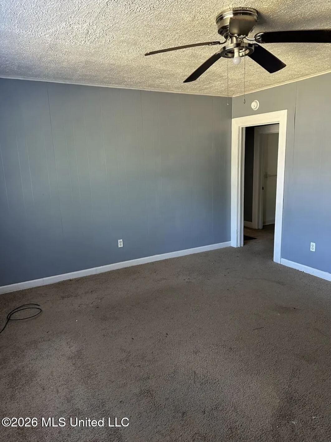1915 Shady Lane Drive Property Photo 4