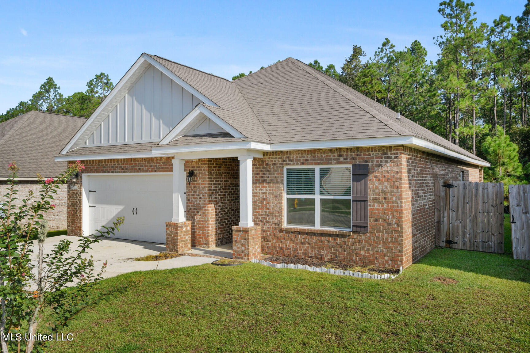 5361 Overland Drive Property Photo 2