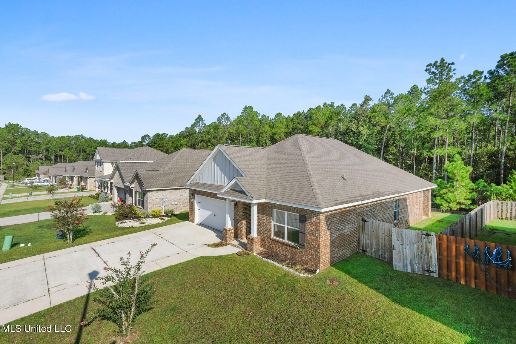 5361 Overland Drive Property Photo 4