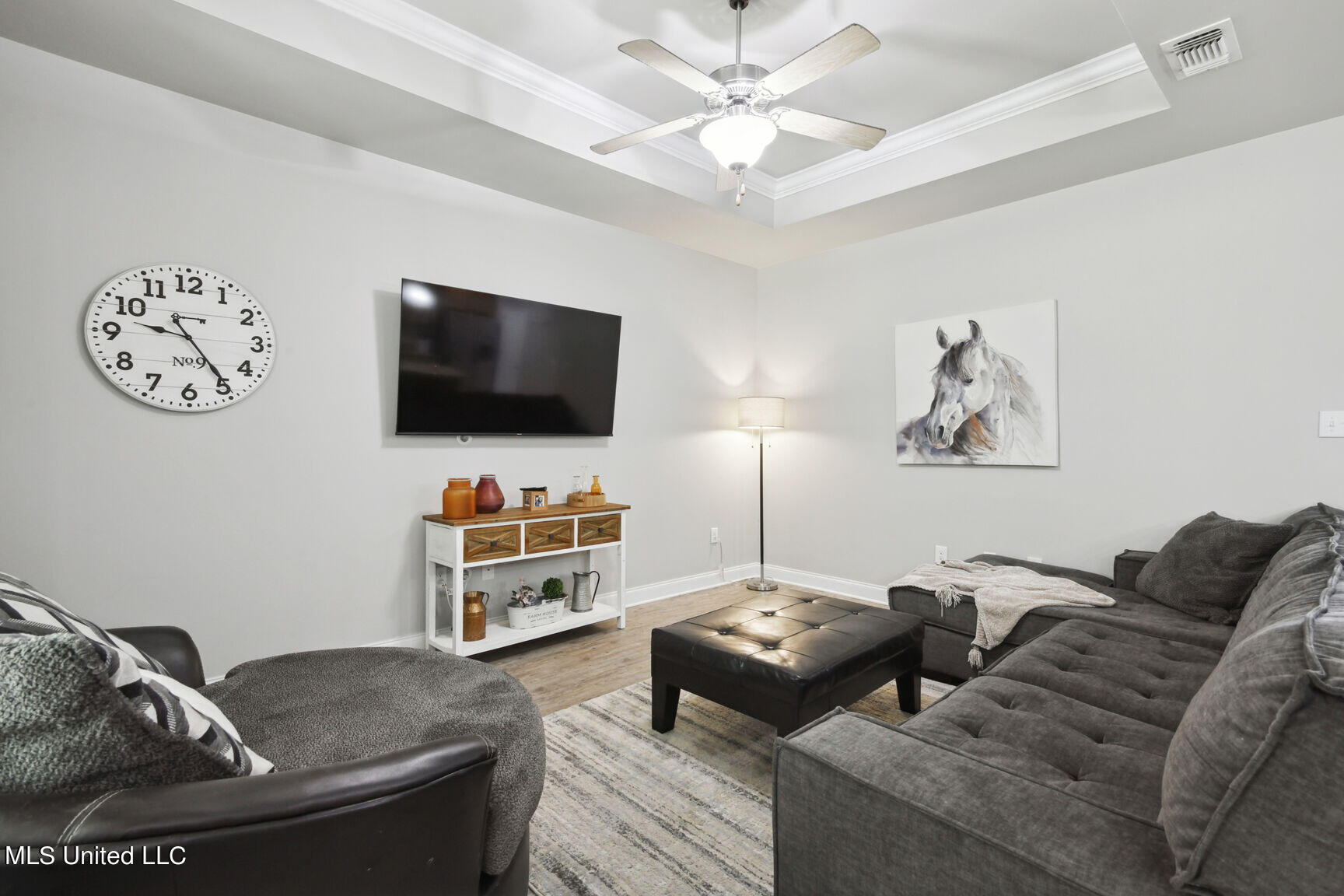 5361 Overland Drive Property Photo 6
