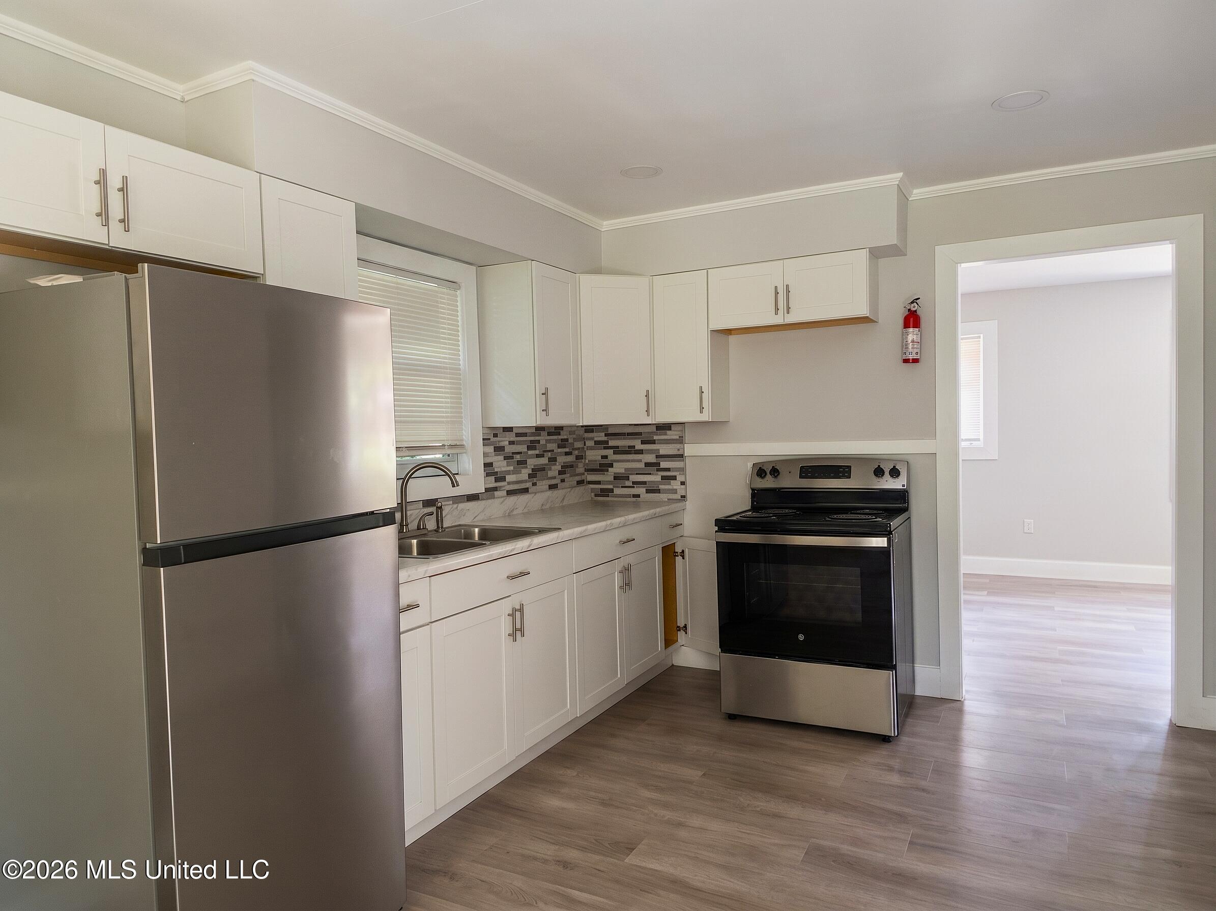 3057 Woodside Drive Property Photo 2