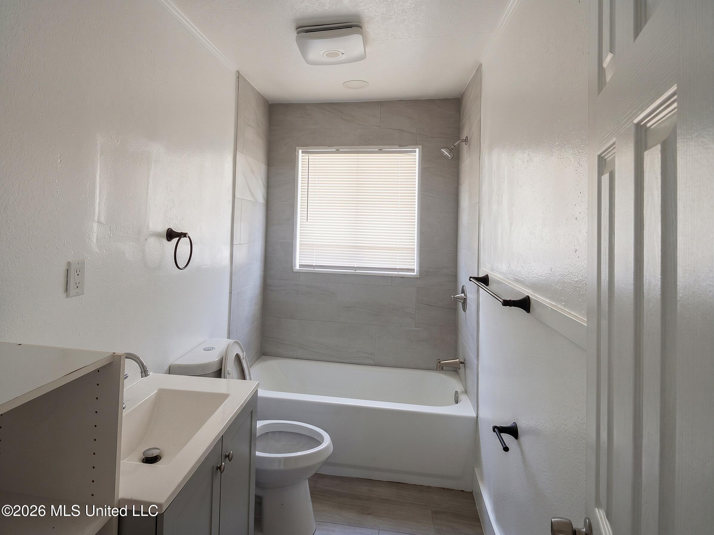 3057 Woodside Drive Property Photo 5