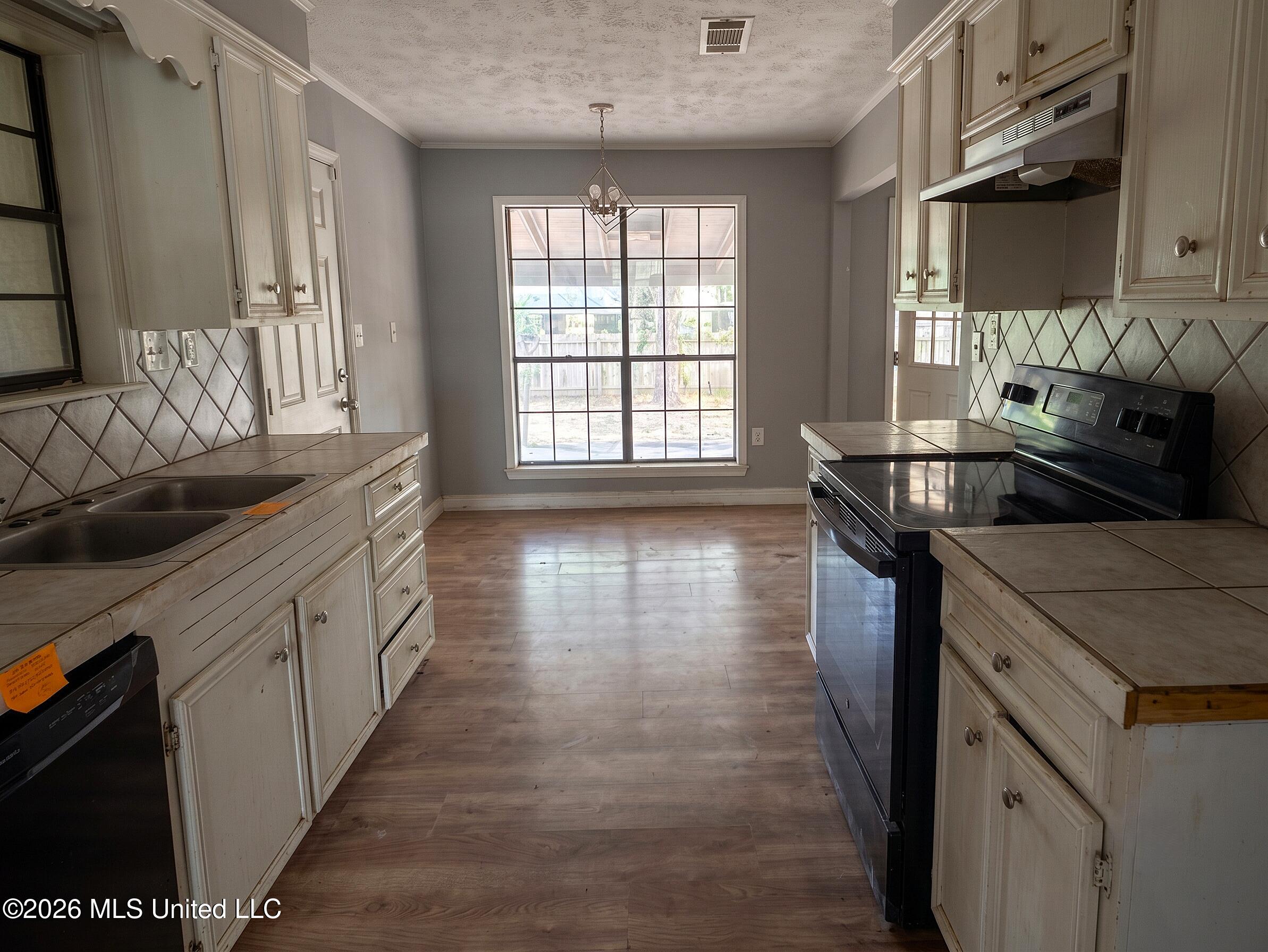 142 Dogwood Circle Property Photo 3