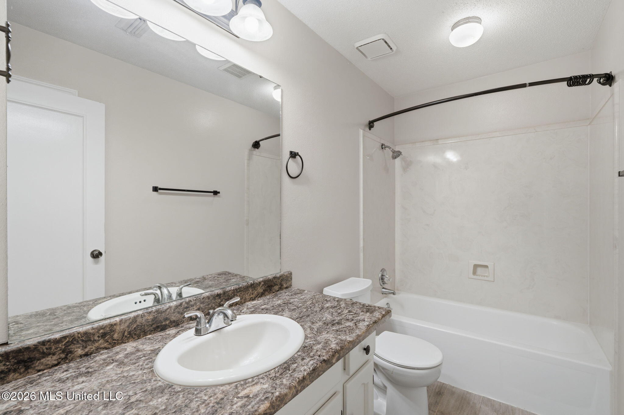 122 Booth Circle Property Photo 16
